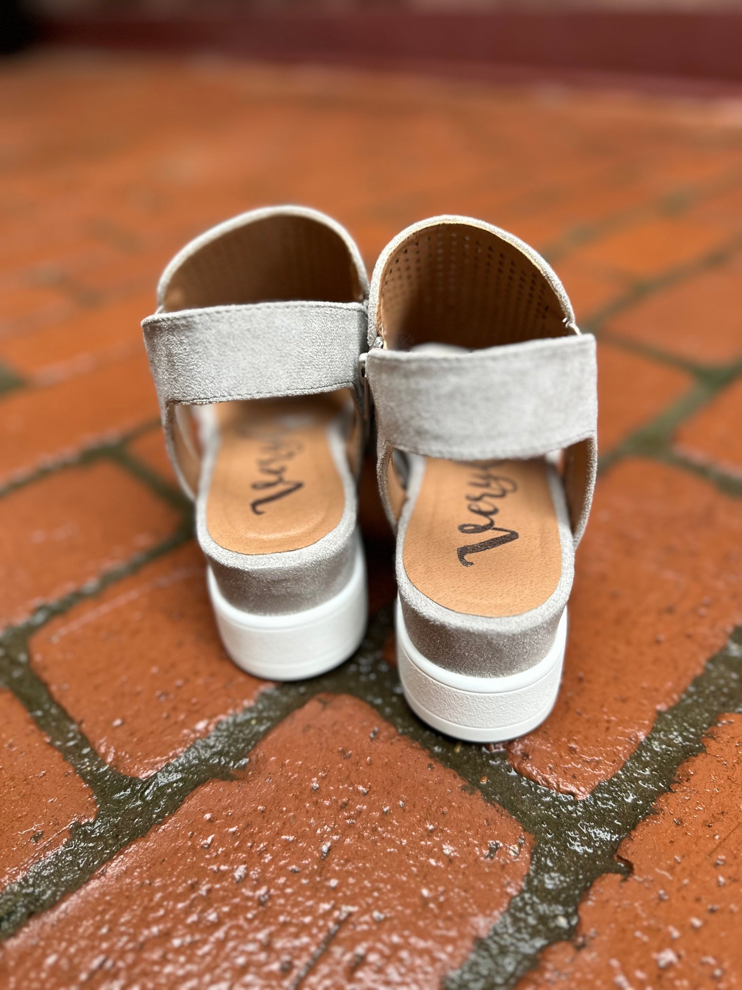 Amy Sandal Wedge in Grey