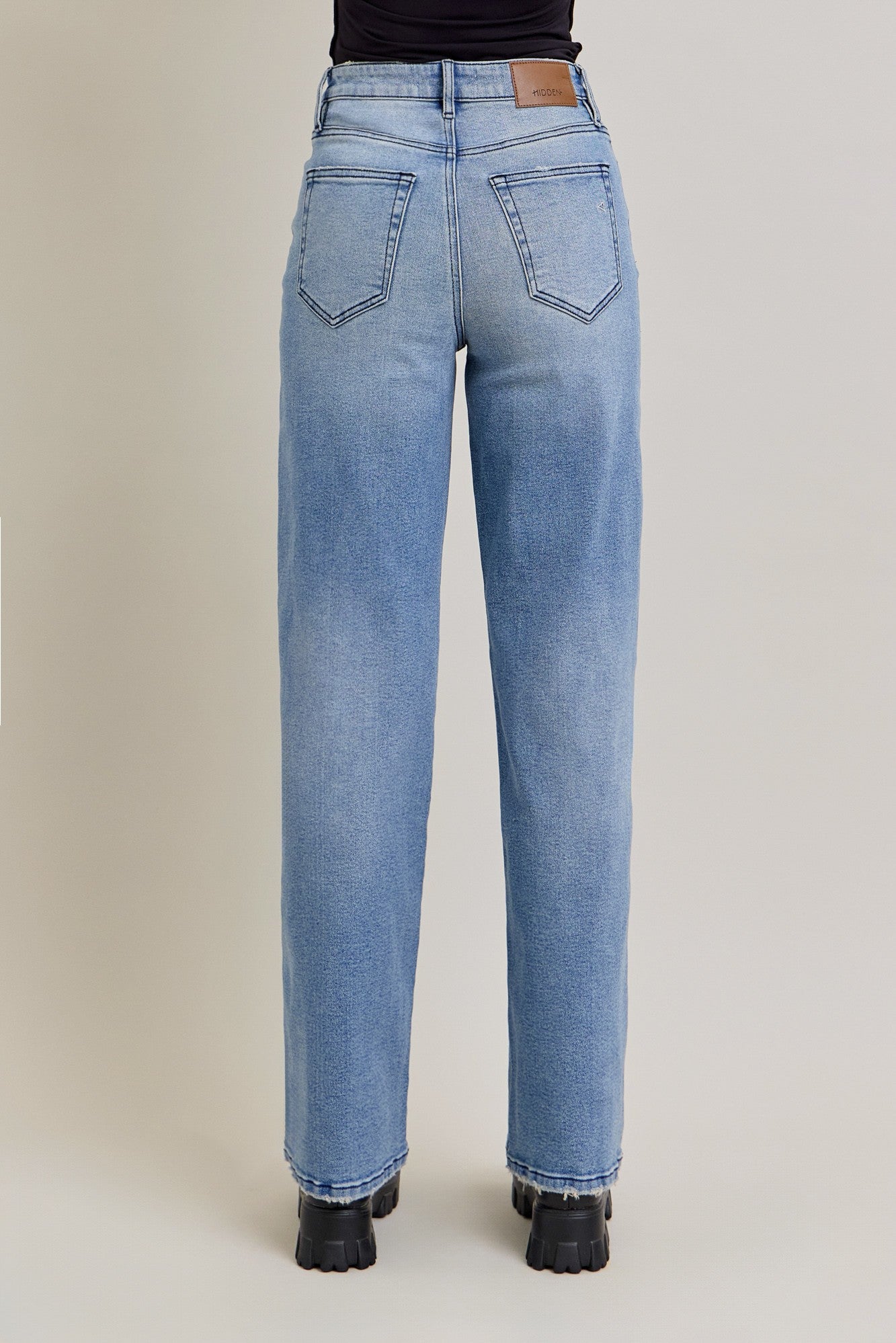 Logan Dad Curved Seam Jean