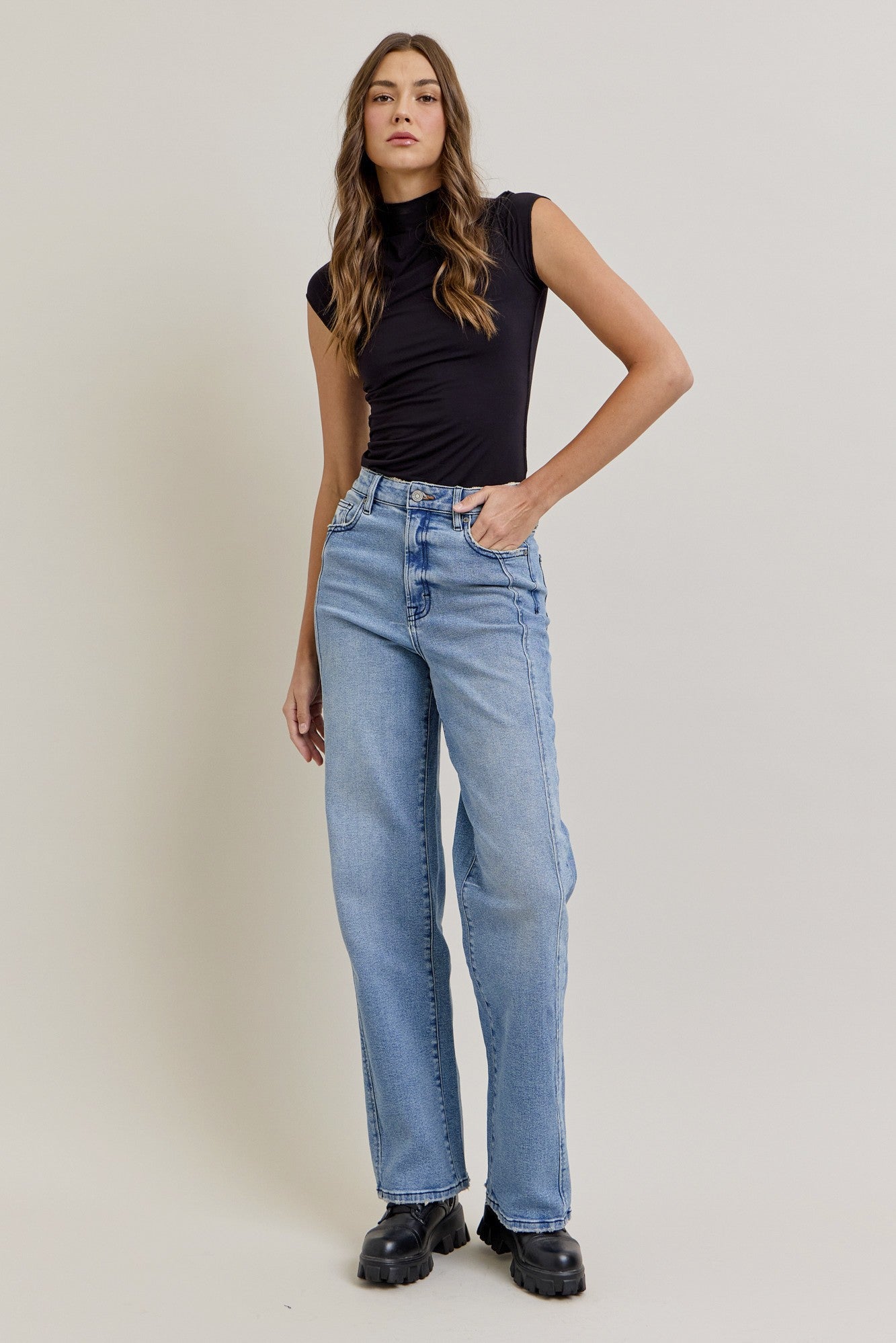 Logan Dad Curved Seam Jean