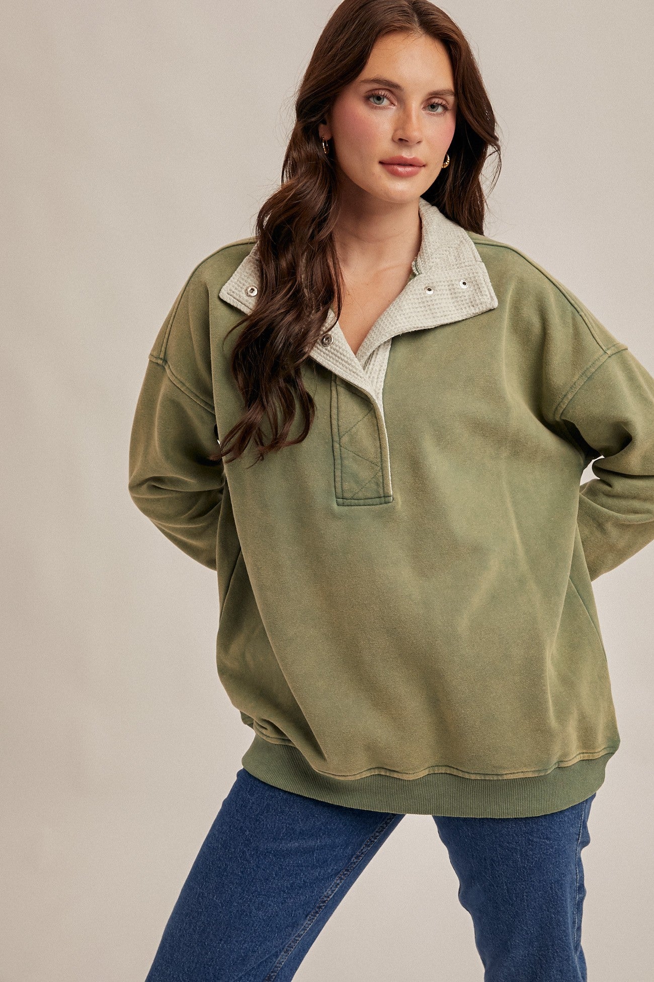 Victoria Thermal Contrast Snow Washed Sweatshirt in Green