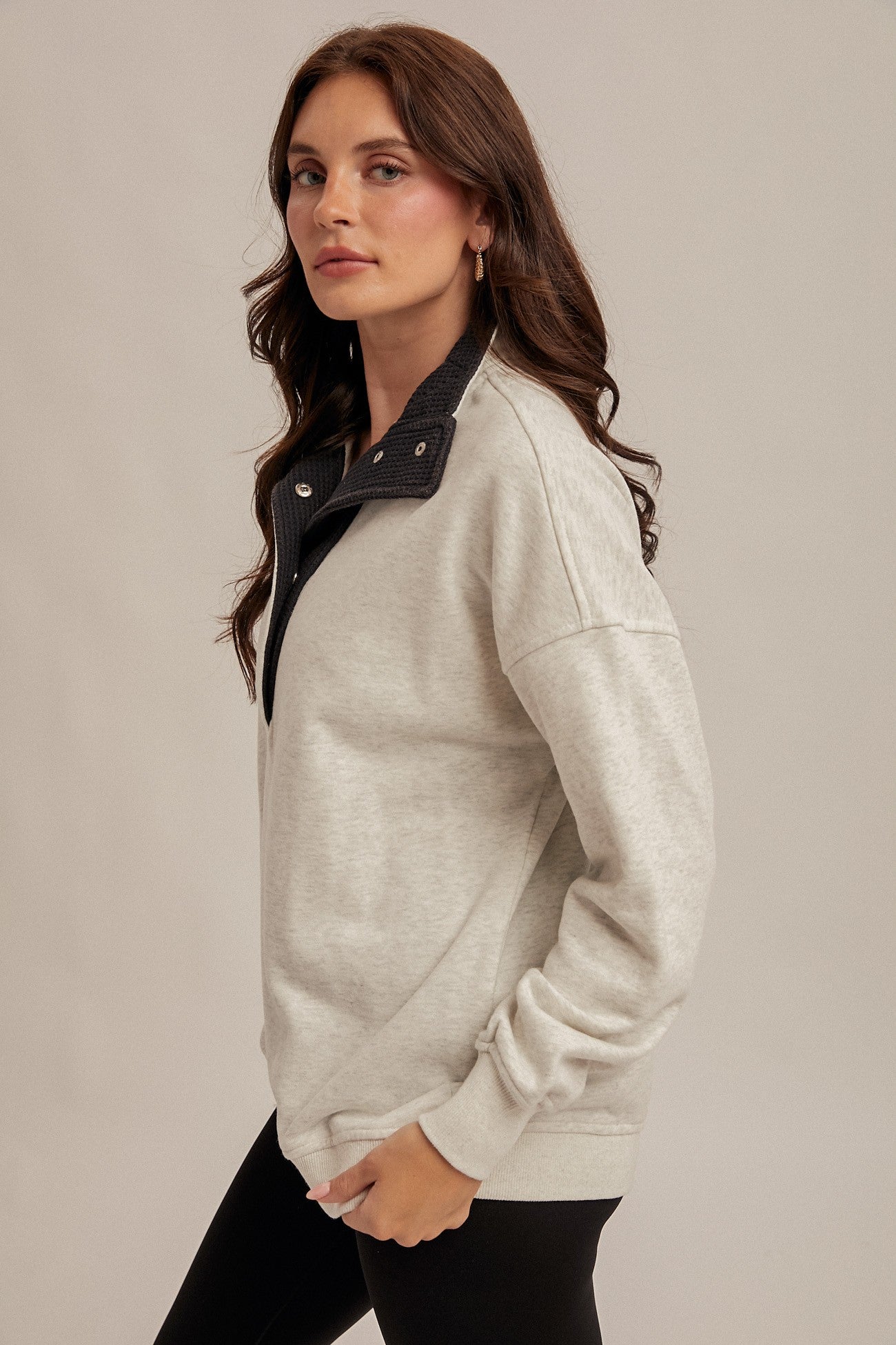 Victoria Thermal Contrast Snow Washed Sweatshirt in Grey
