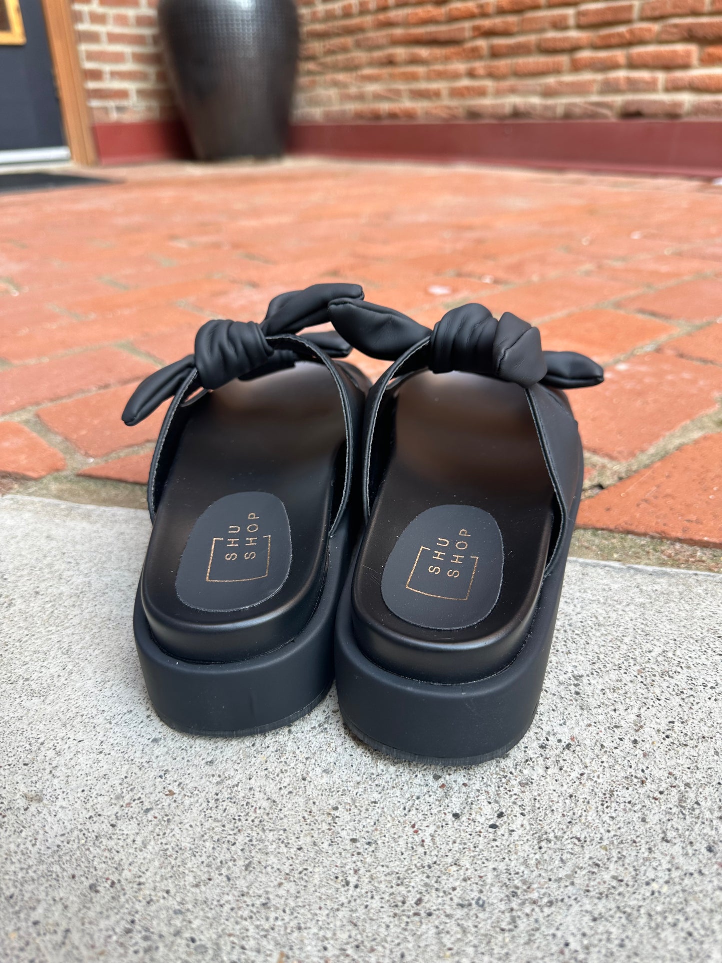 Kiki Sandals in Black