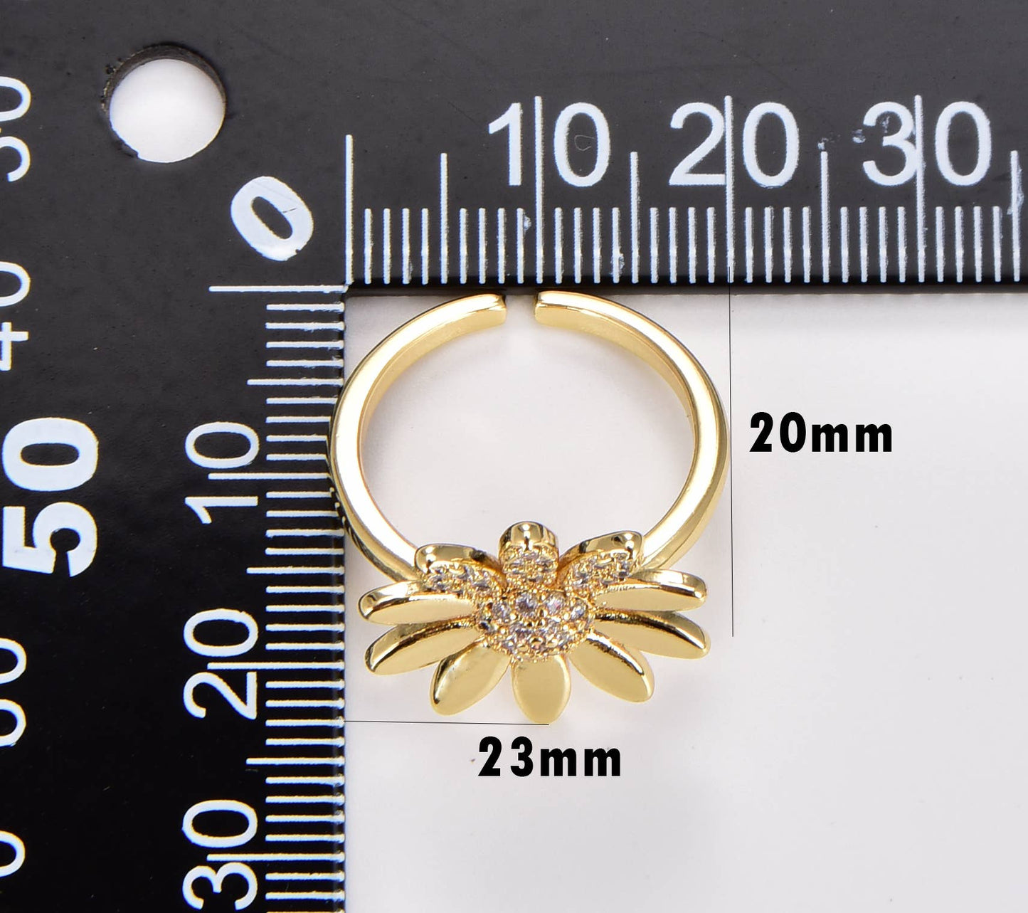 Daisy Flower Ring in gold