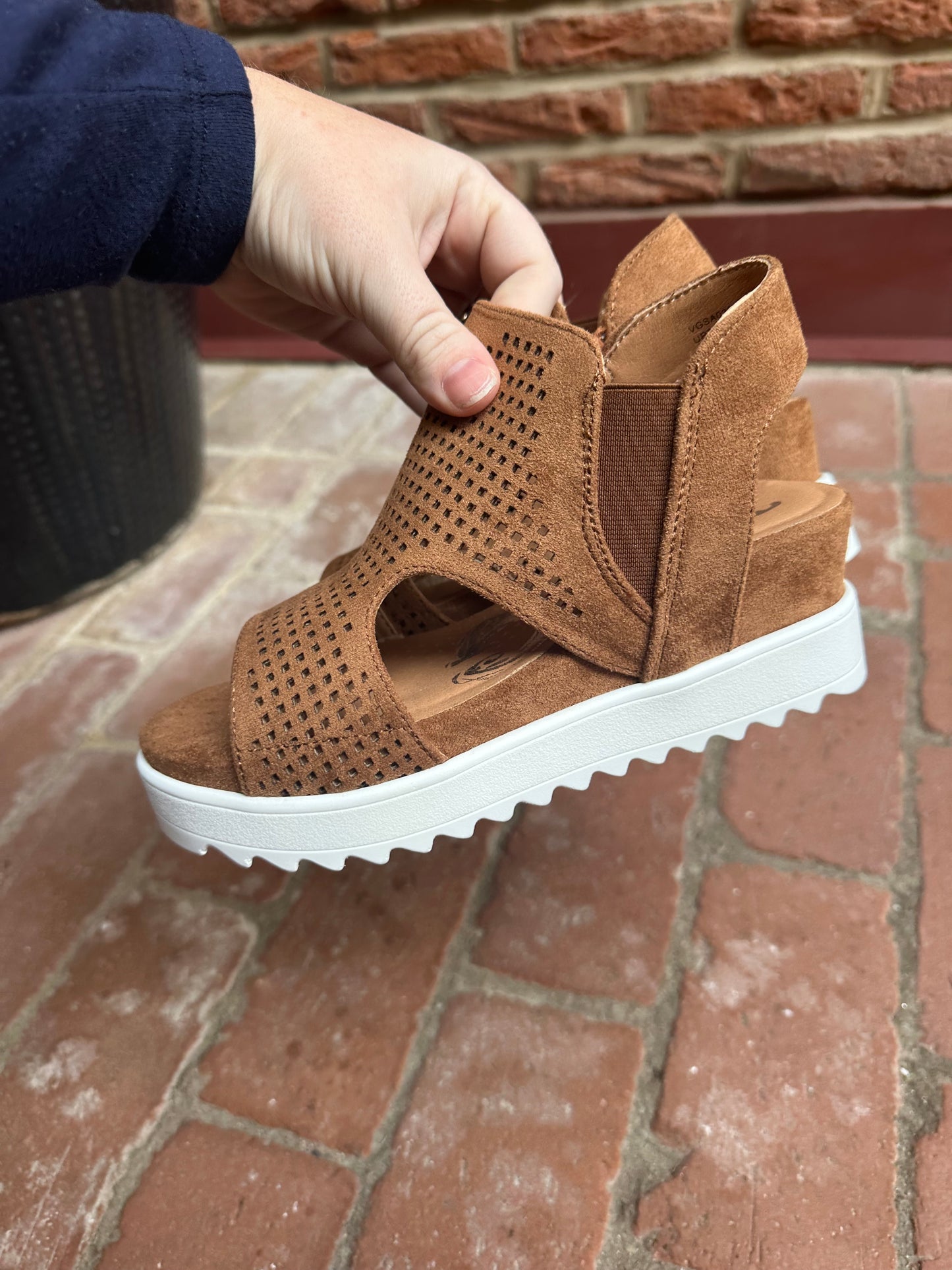 Amy Sandal Wedge in Tan
