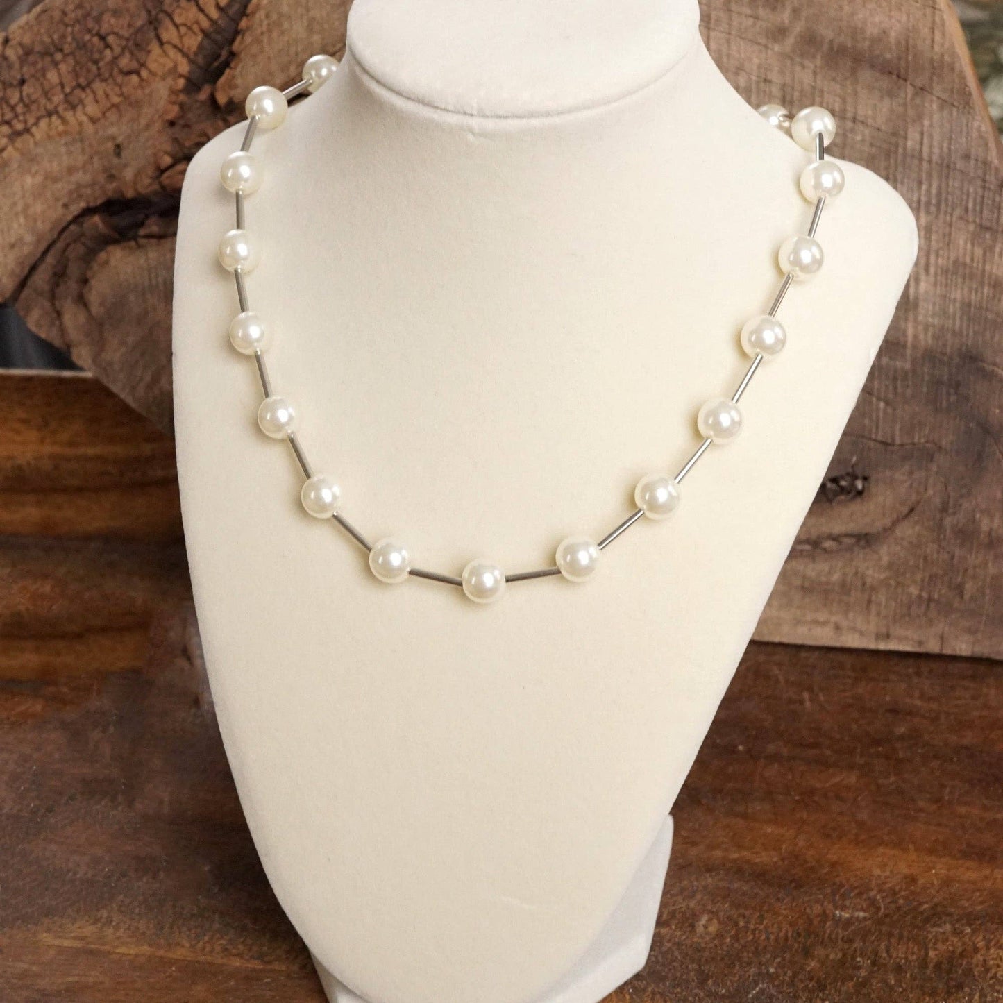 Floating Pearls Elegant Short Necklace in Silver