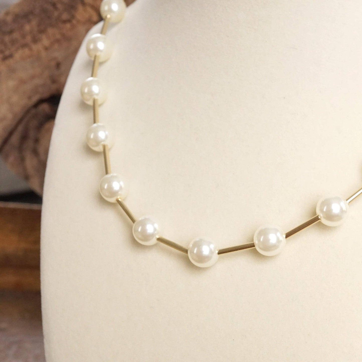 Floating Pearls Elegant Short Necklace in Silver