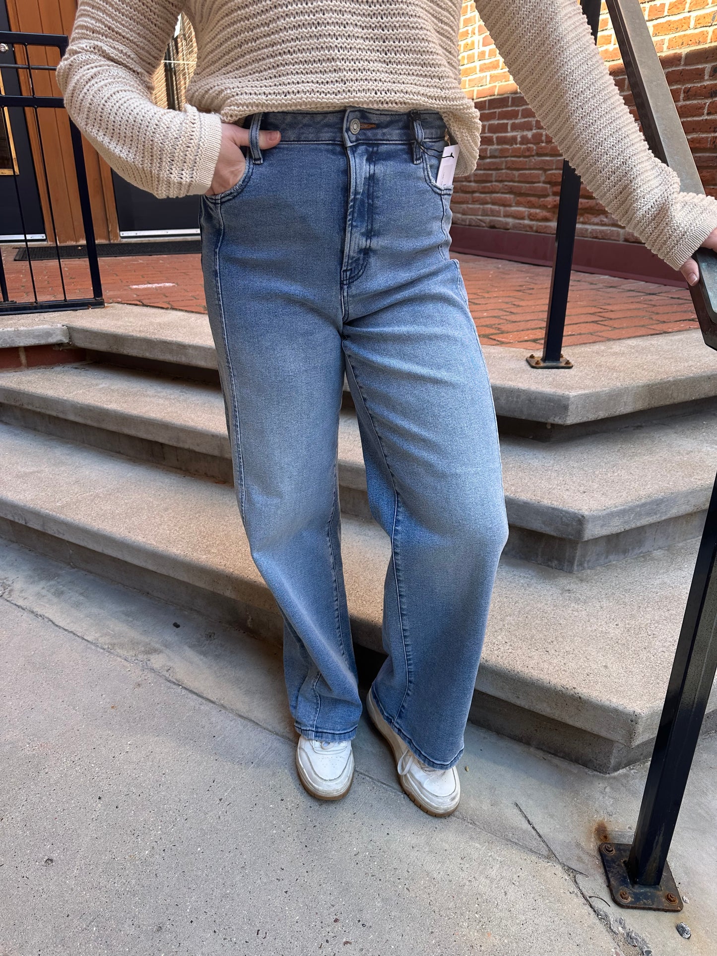 Logan Dad Curved Seam Jean