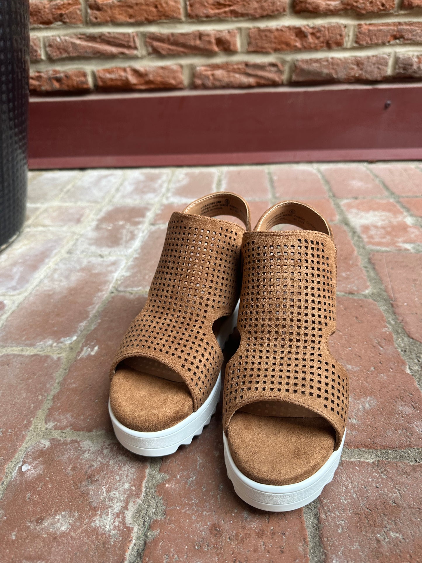 Amy Sandal Wedge in Tan