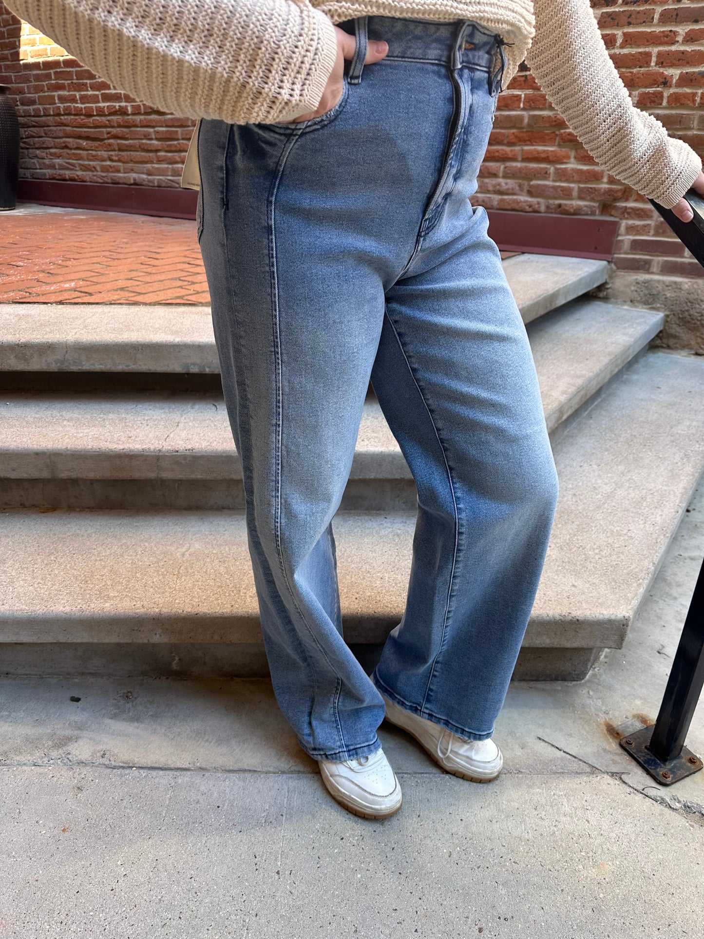 Logan Dad Curved Seam Jean