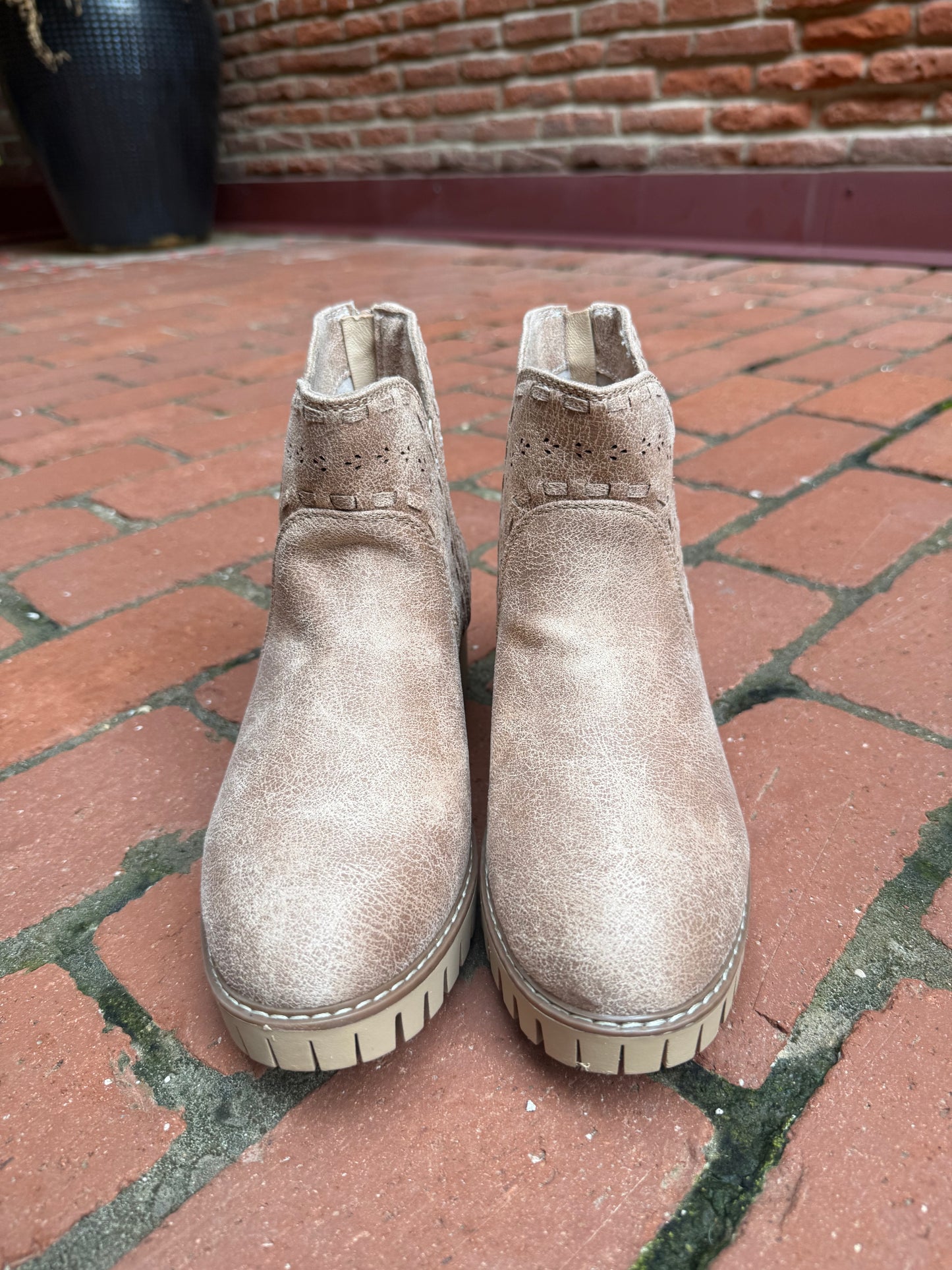 Aryana Bootie in Beige