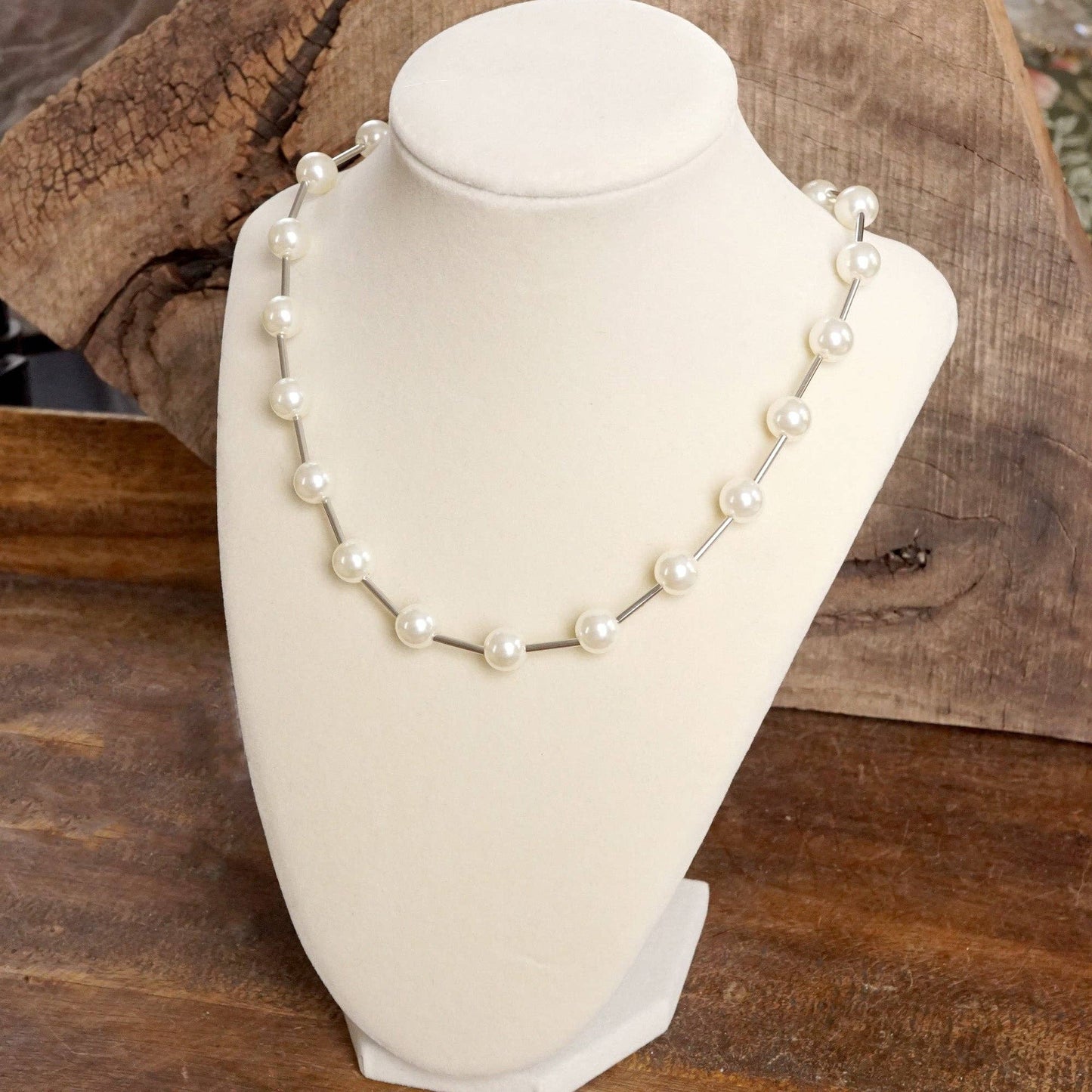 Floating Pearls Elegant Short Necklace in Silver