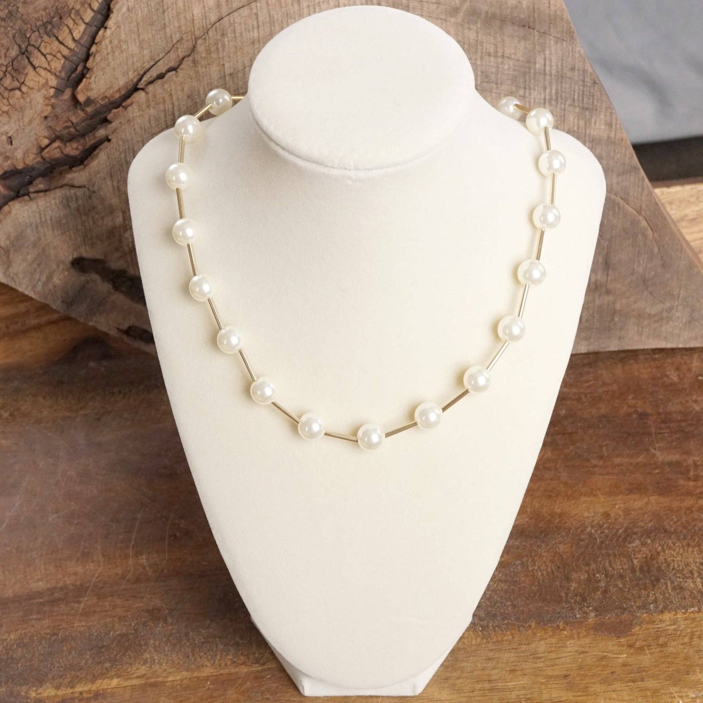 Floating Pearls Elegant Short Necklace in Silver