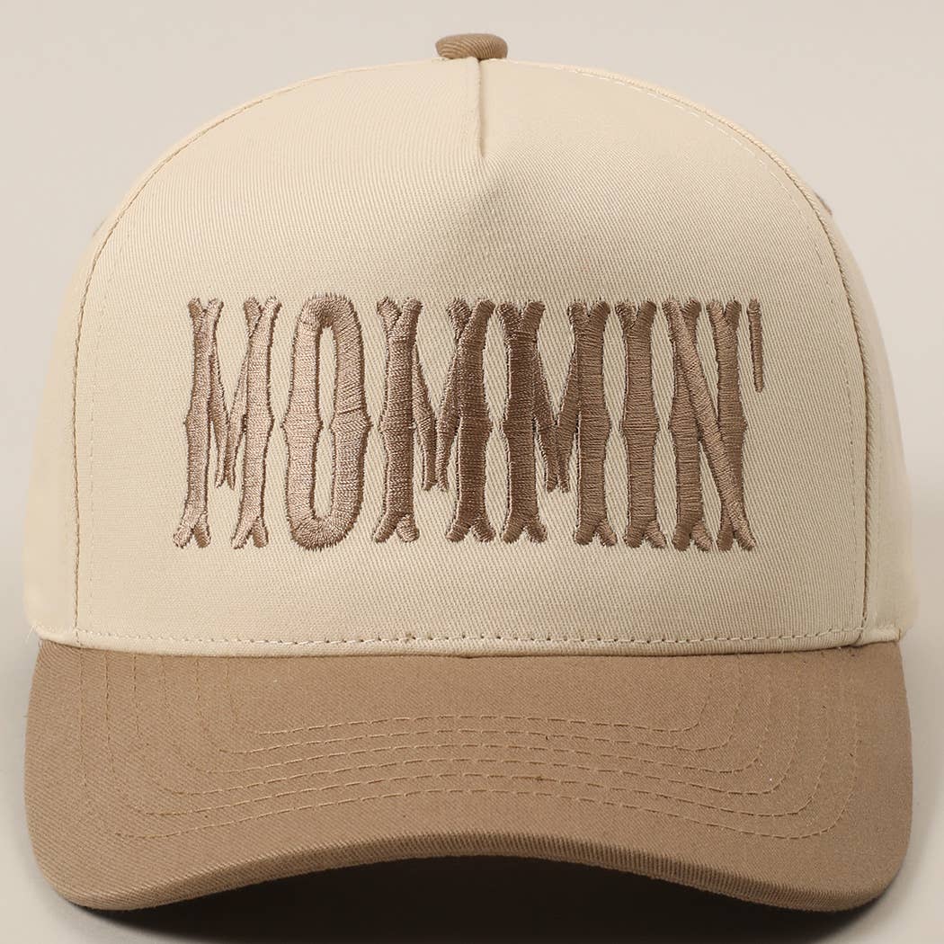 MOMMIN' Trucker Hat In Beige