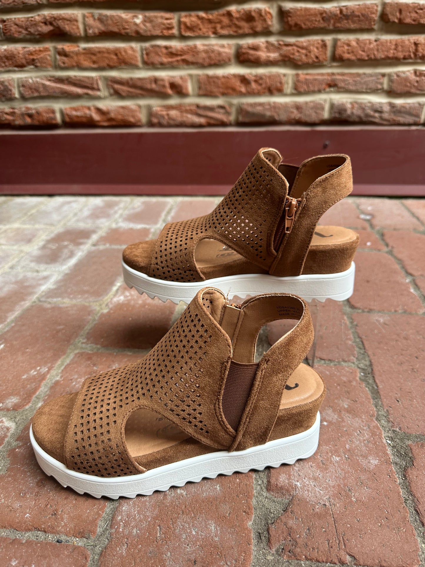 Amy Sandal Wedge in Tan