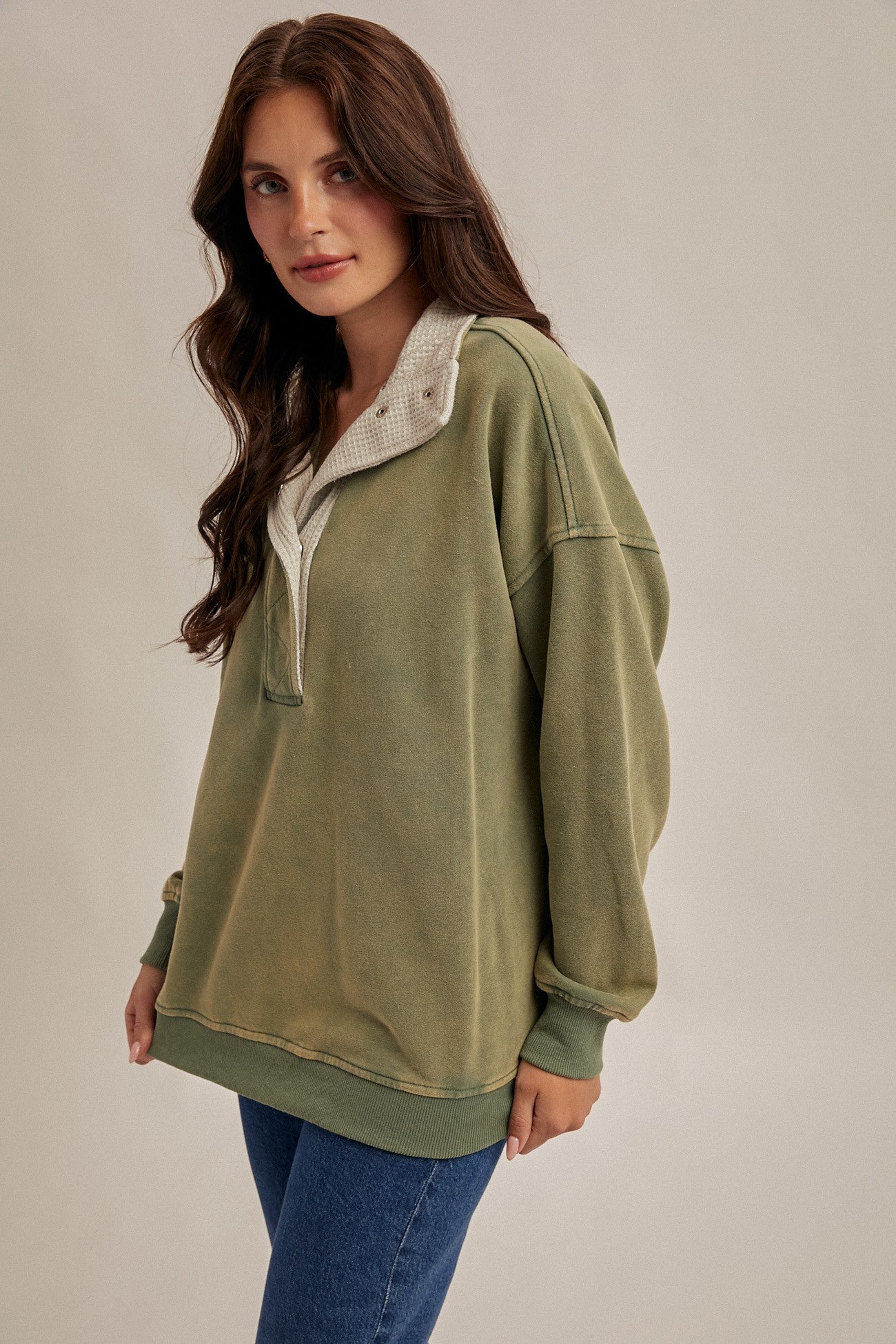 Victoria Thermal Contrast Snow Washed Sweatshirt in Green