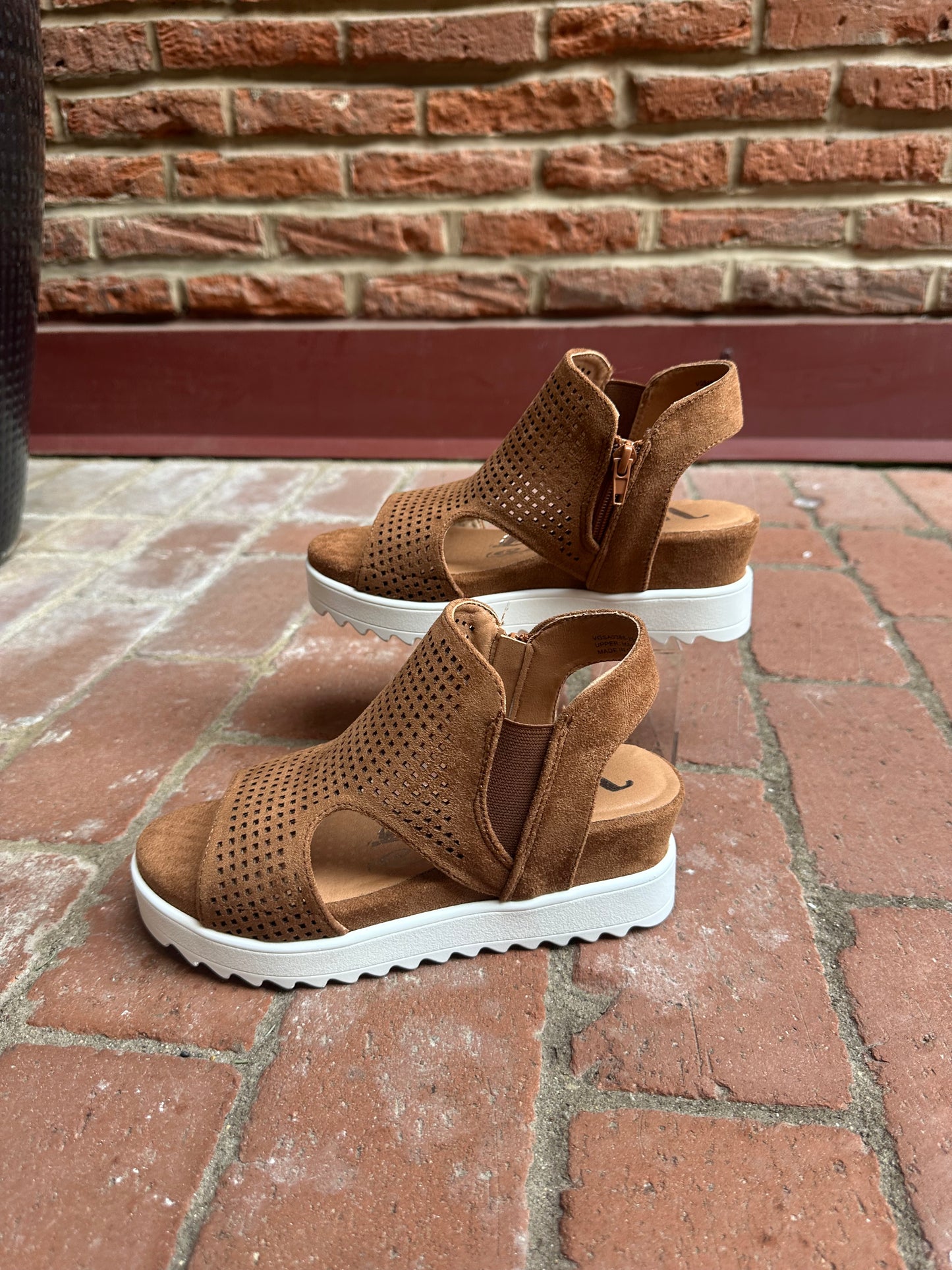 Amy Sandal Wedge in Tan