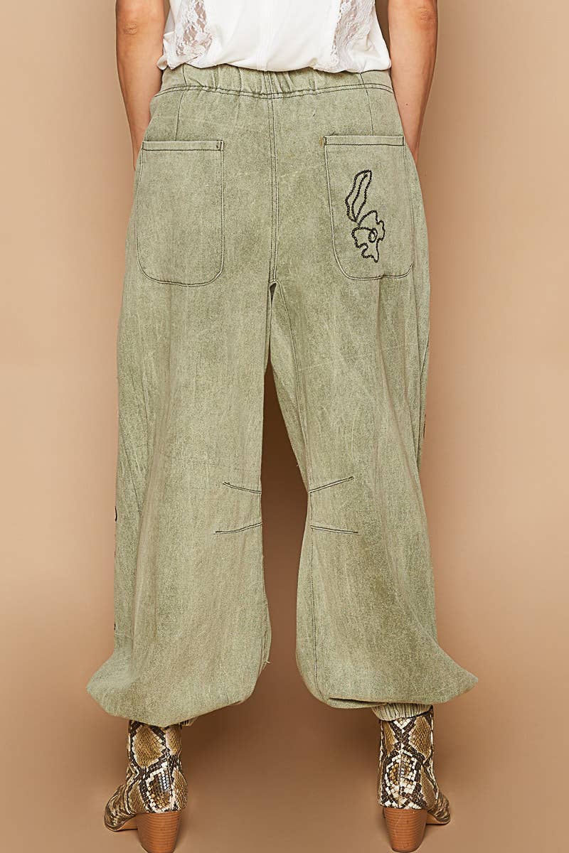 Kristina Floral Embroidered Joggers in Dried Apple