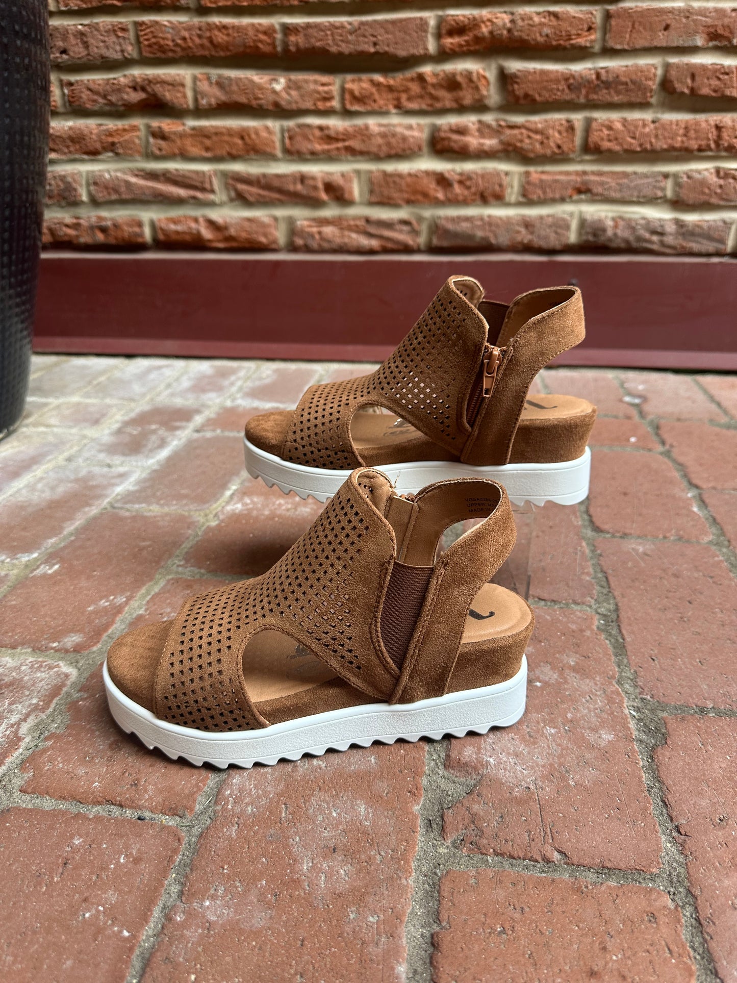 Amy Sandal Wedge in Tan