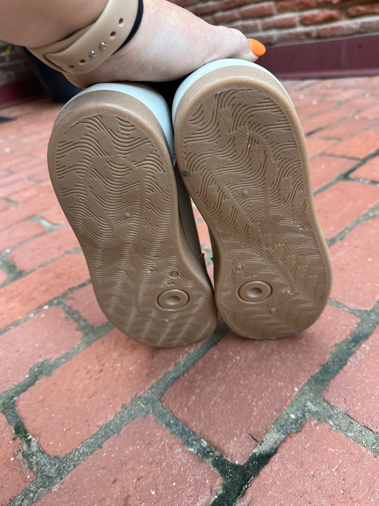 Retro Sneakers in Tan and Navy