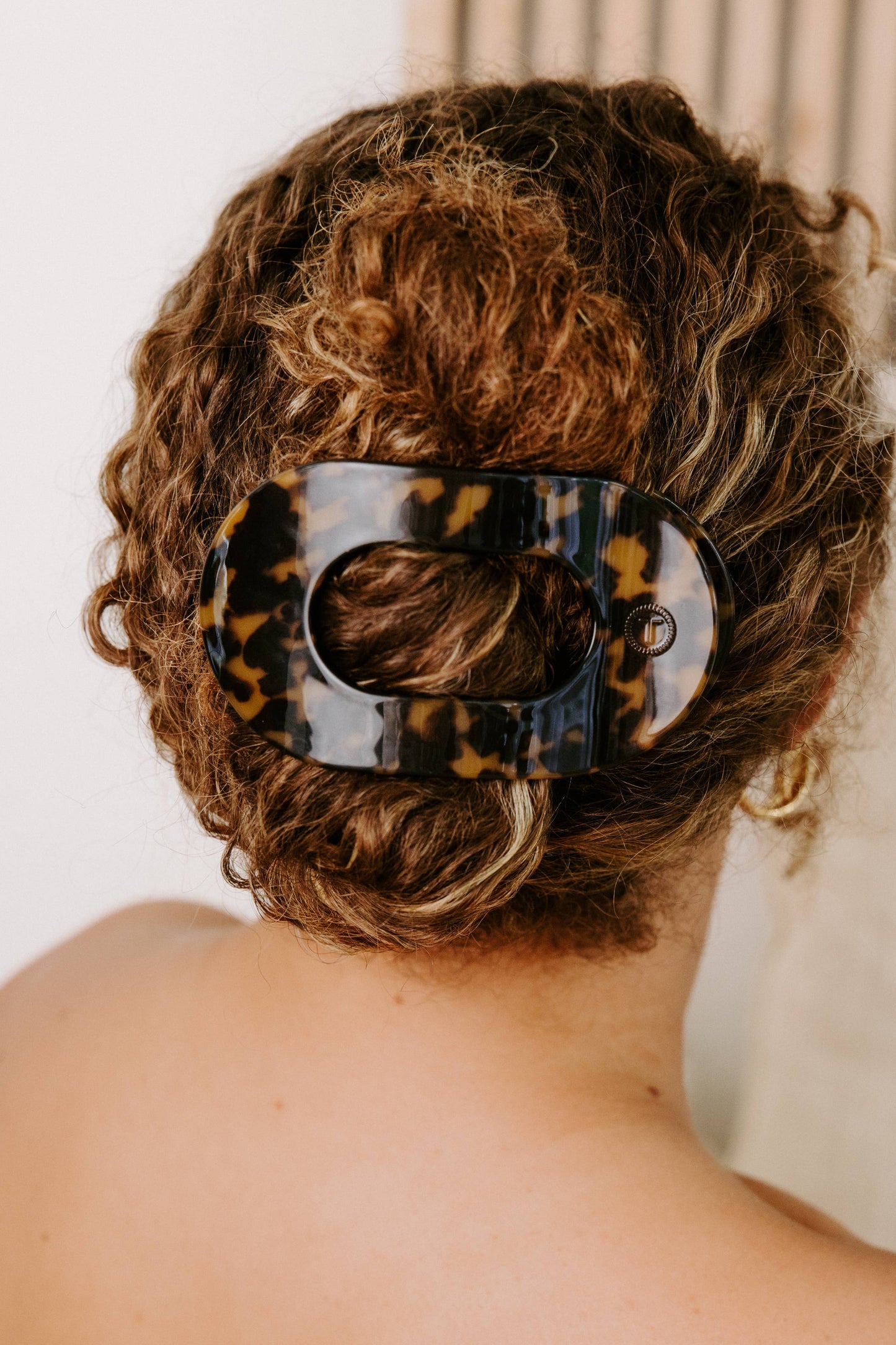 Round Flat Hair Clip Large in Tortoise