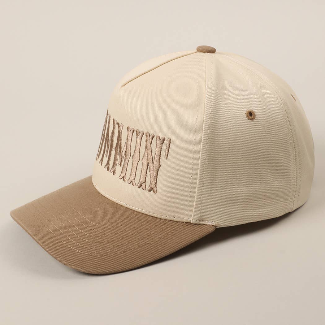 MOMMIN' Trucker Hat In Beige