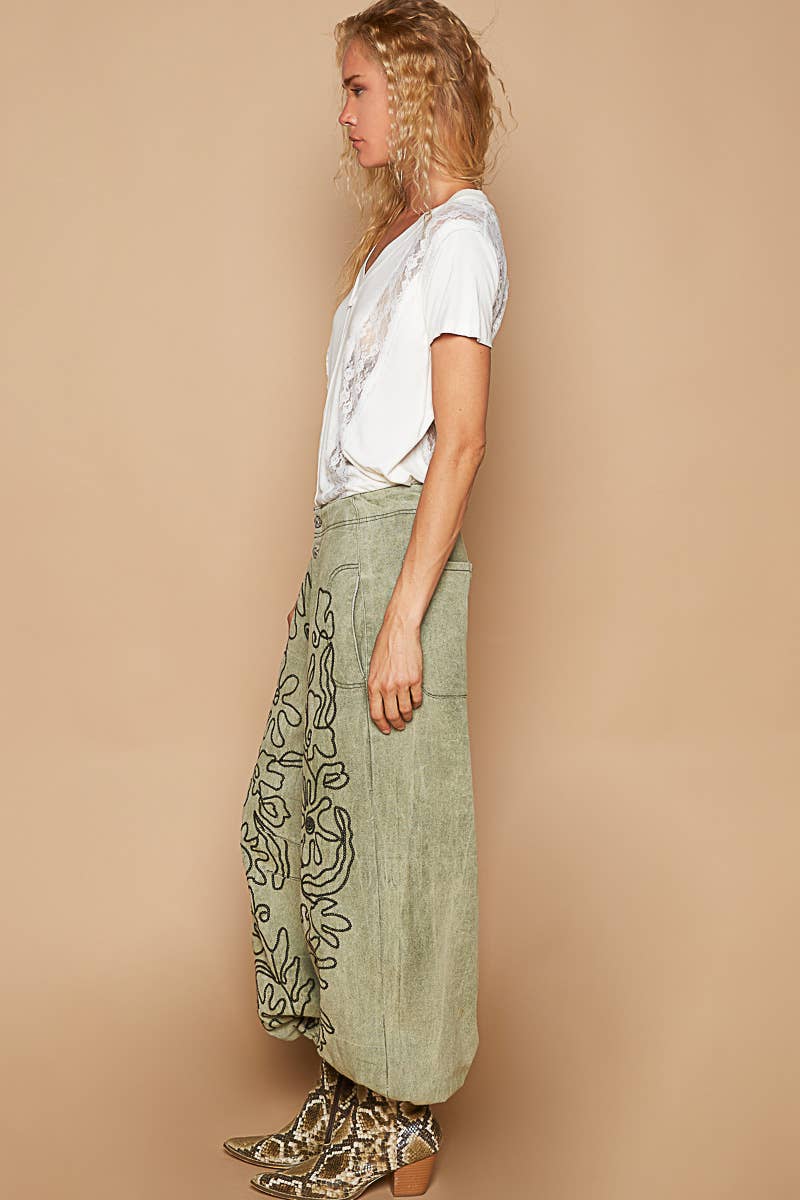 Kristina Floral Embroidered Joggers in Dried Apple