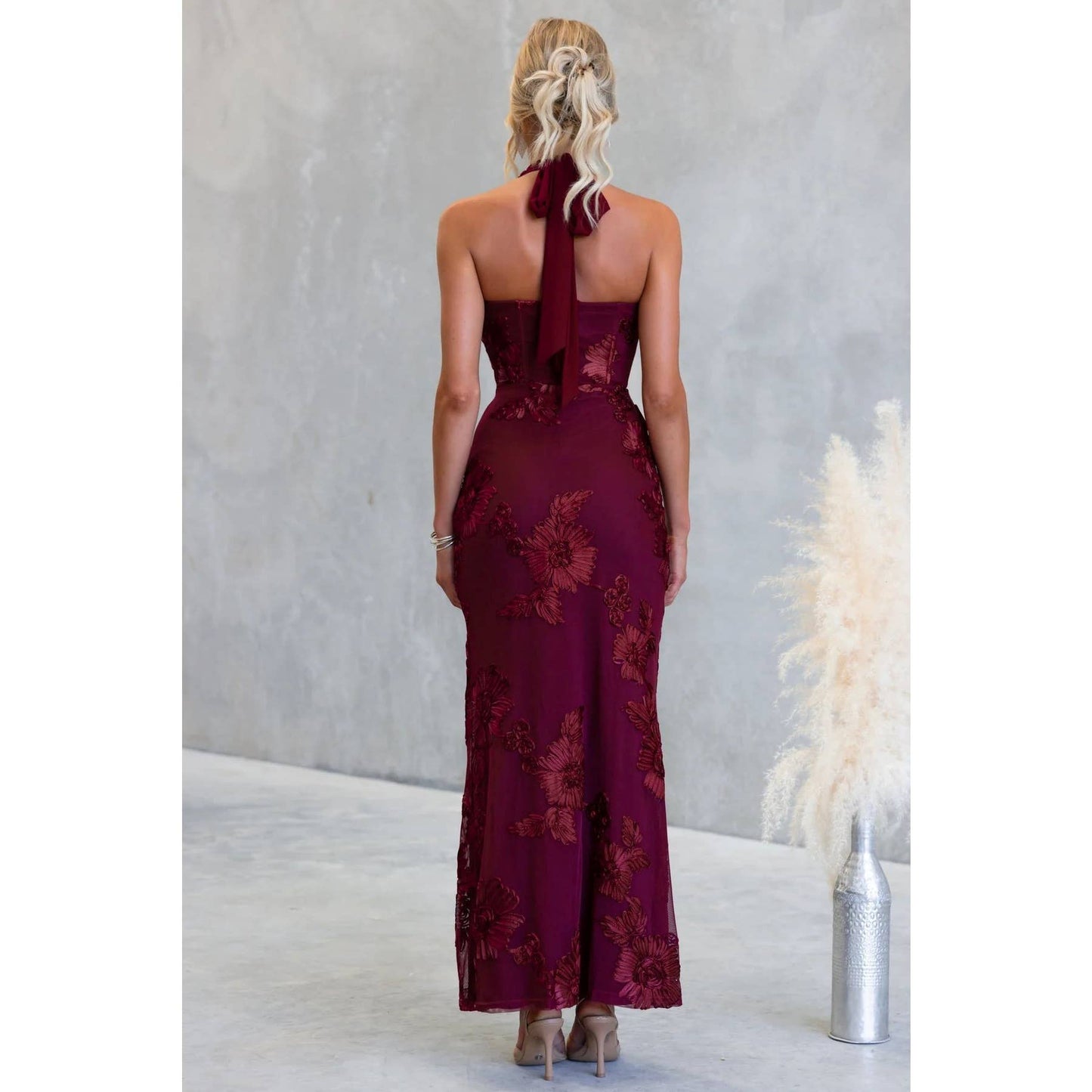 Katee Sleeveless Floral High Neck Midi Dress in Wine