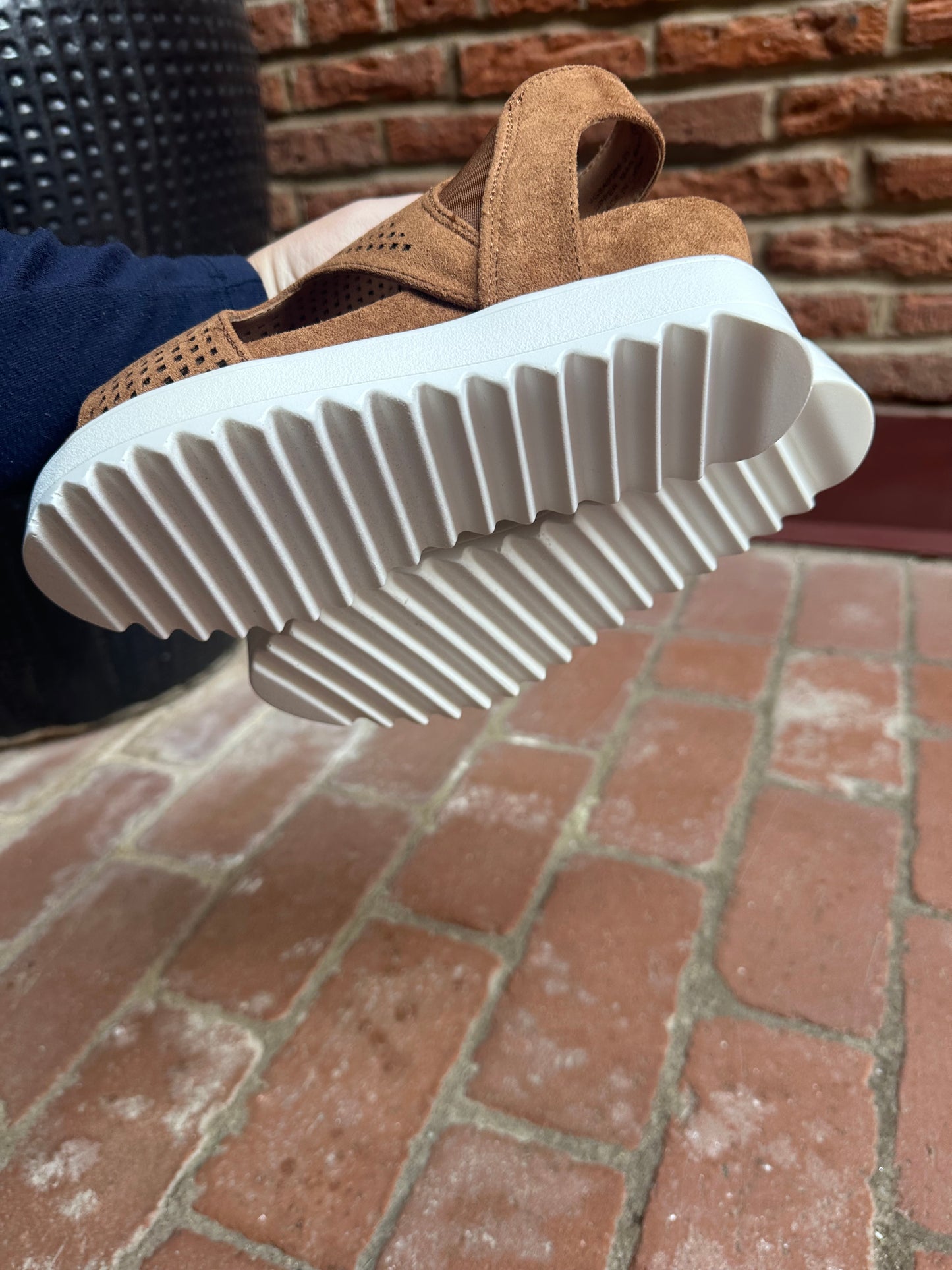 Amy Sandal Wedge in Tan