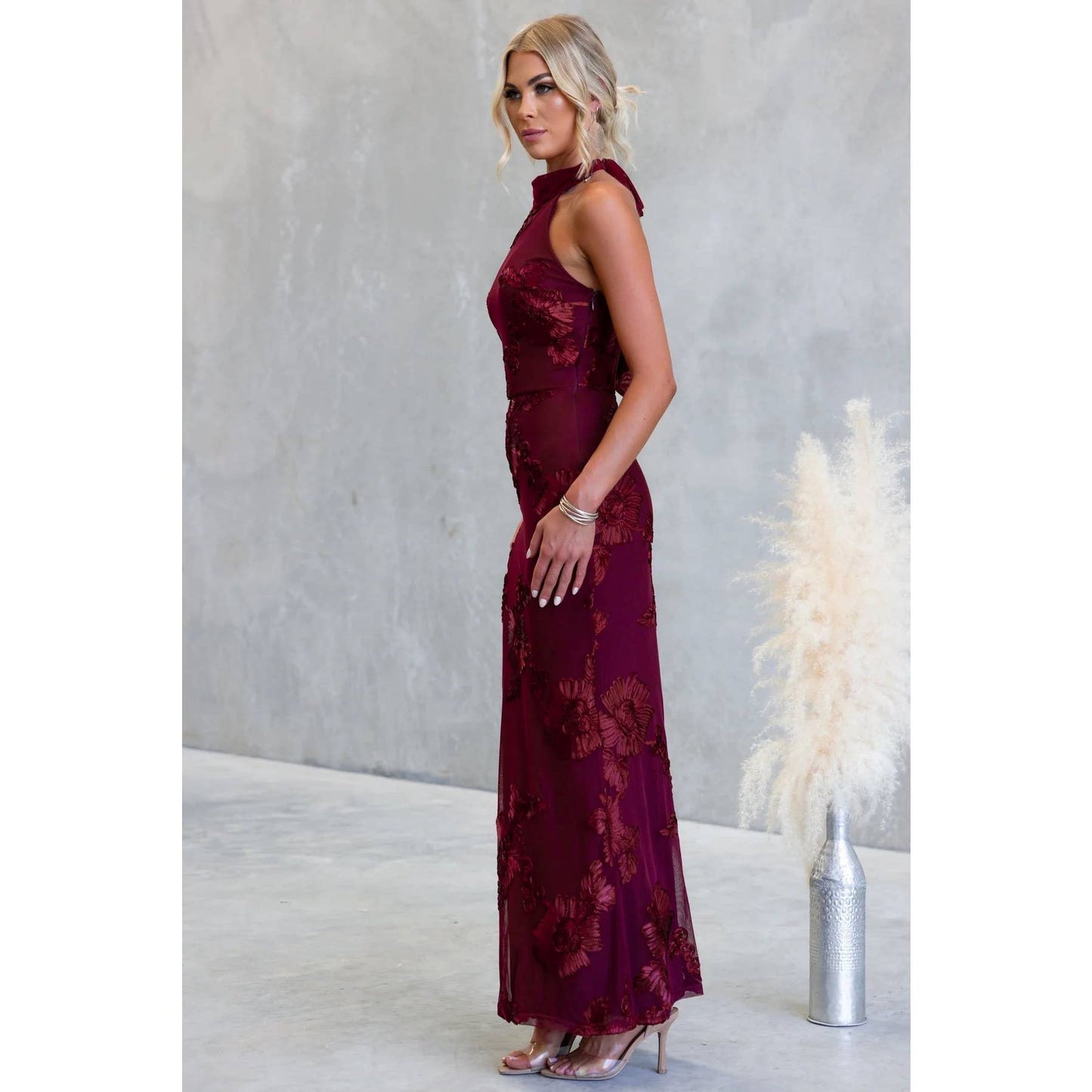 Katee Sleeveless Floral High Neck Midi Dress in Wine