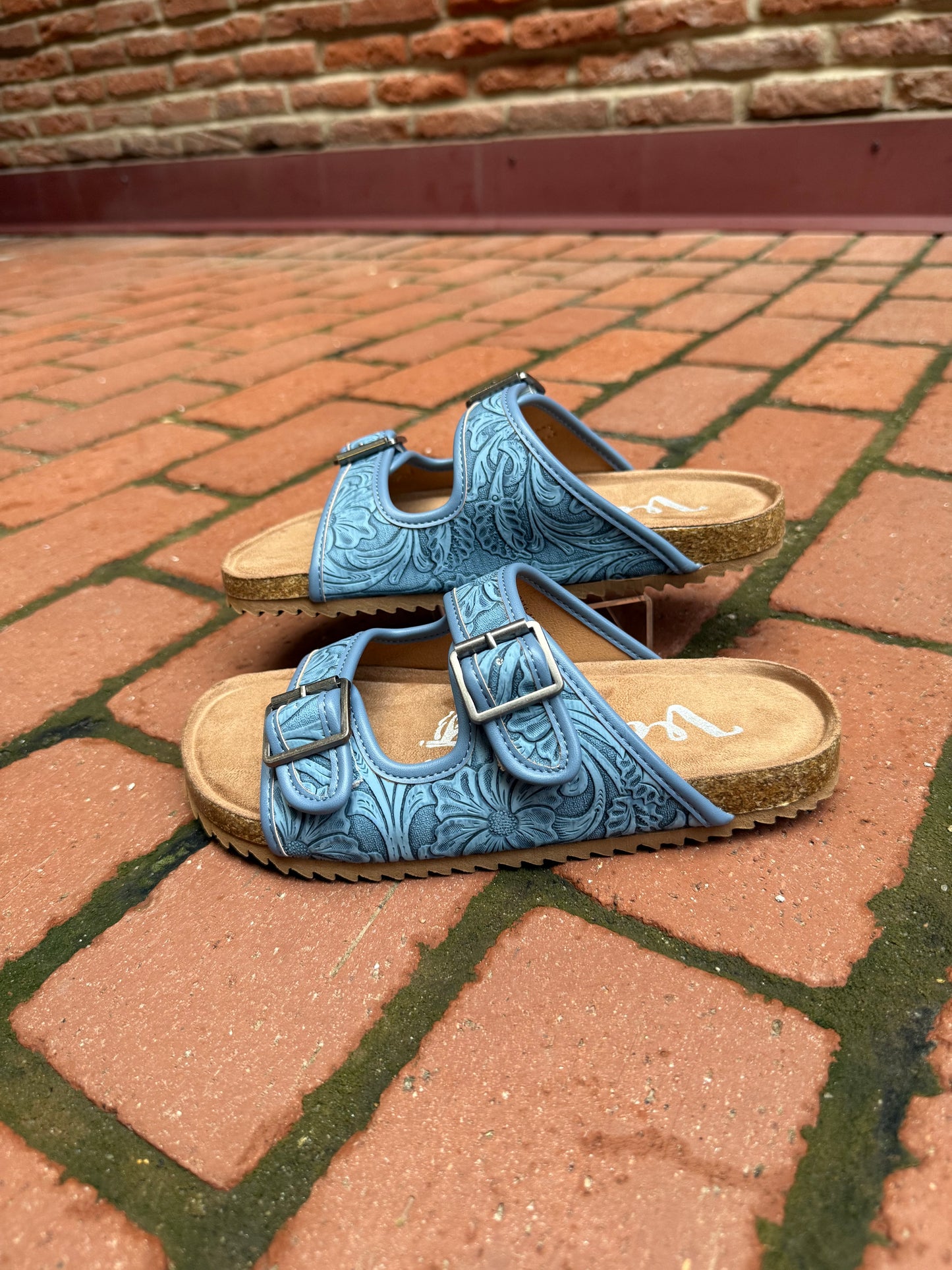 Berry Sandal in Navy