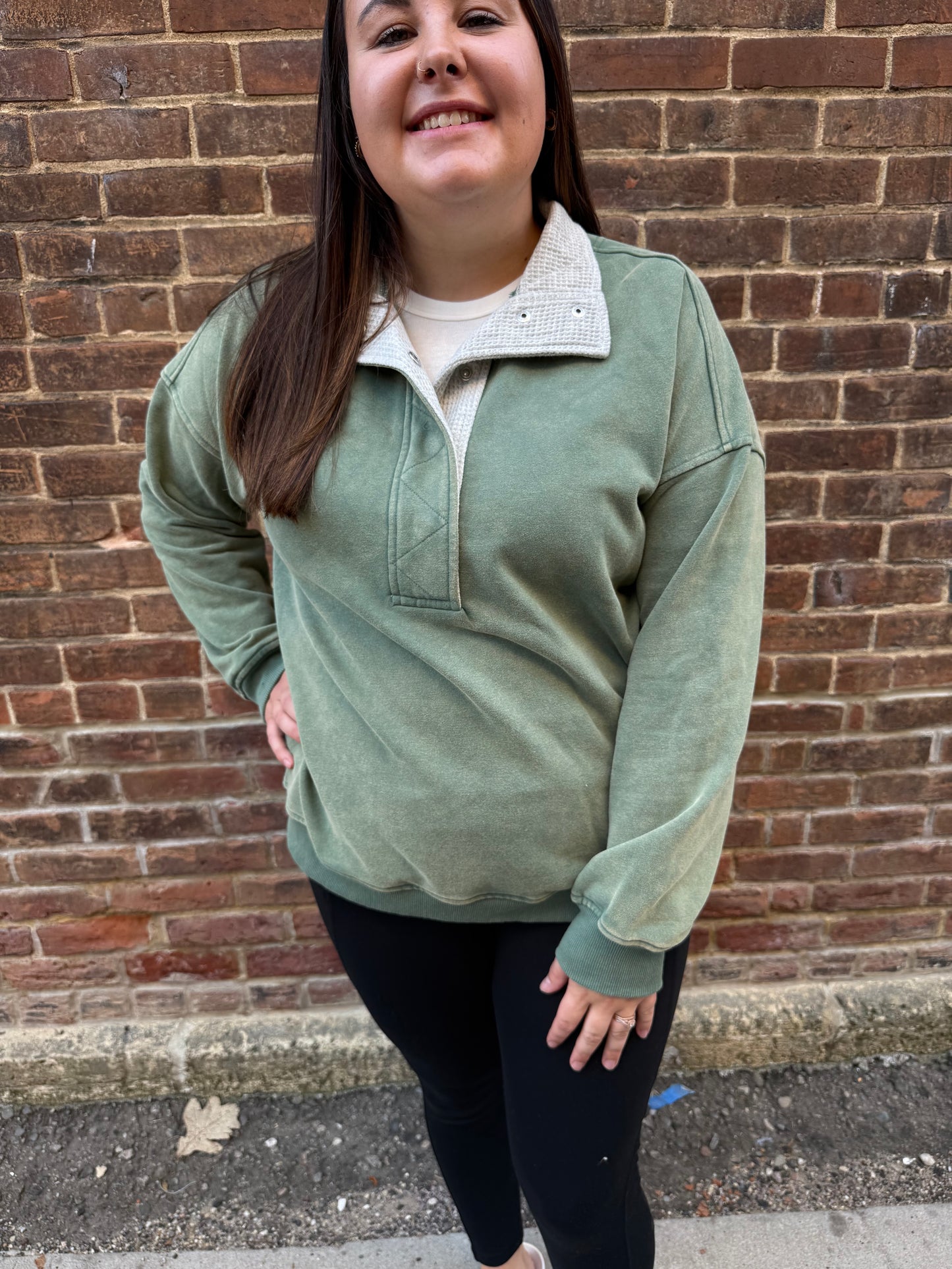 Victoria Thermal Contrast Snow Washed Sweatshirt in Green