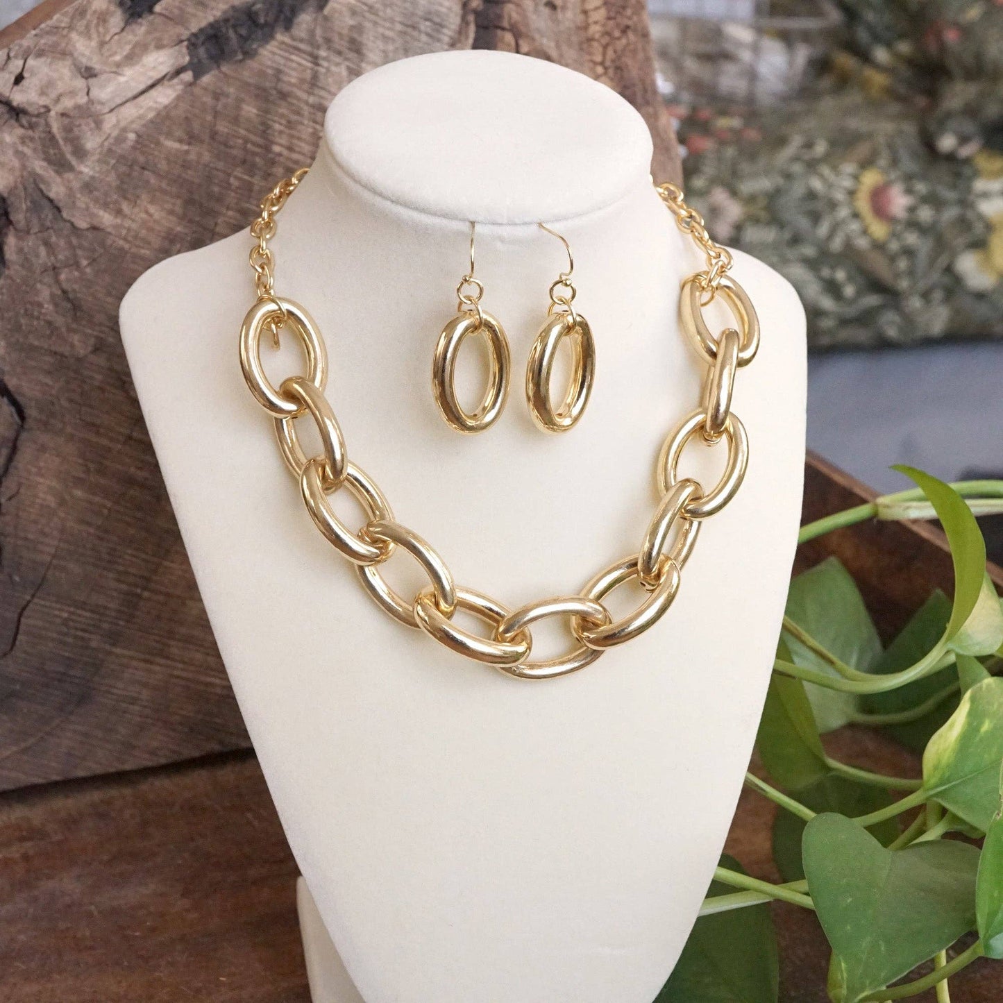 Chunky Chain Statement Necklace in Gold
