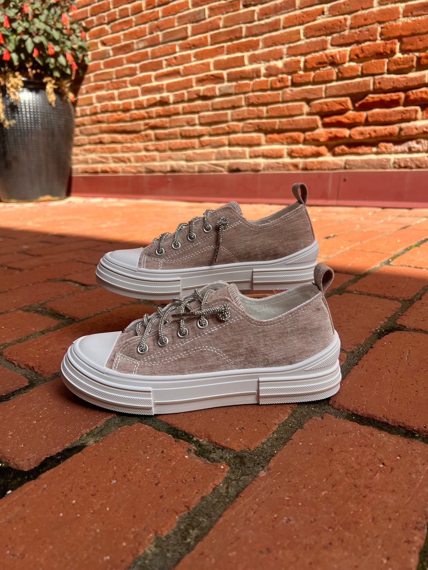 Aman Velvet Shoes in Nude