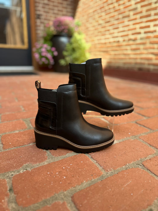 Chelsea Patterned Boots in Black