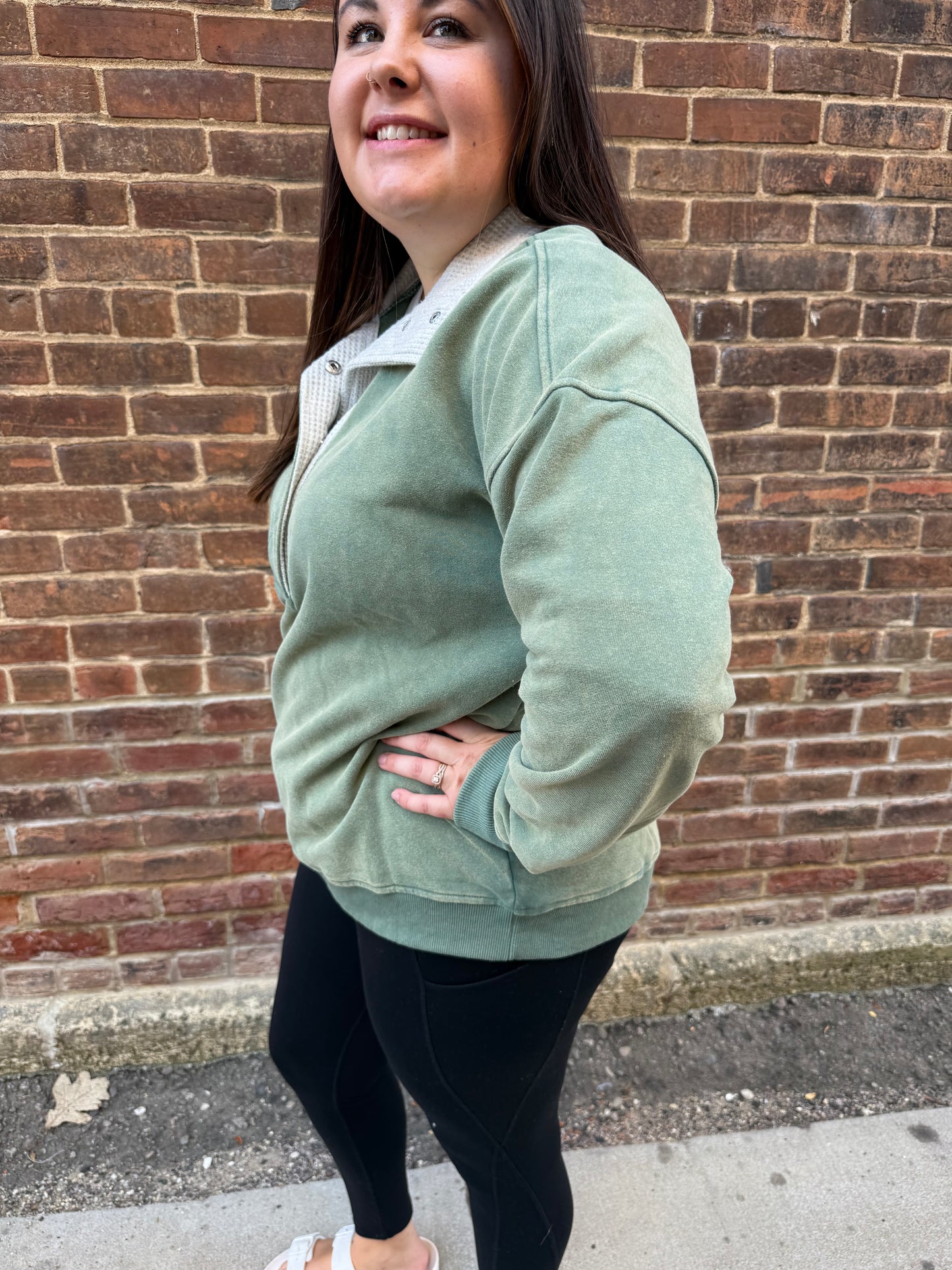 Victoria Thermal Contrast Snow Washed Sweatshirt in Green