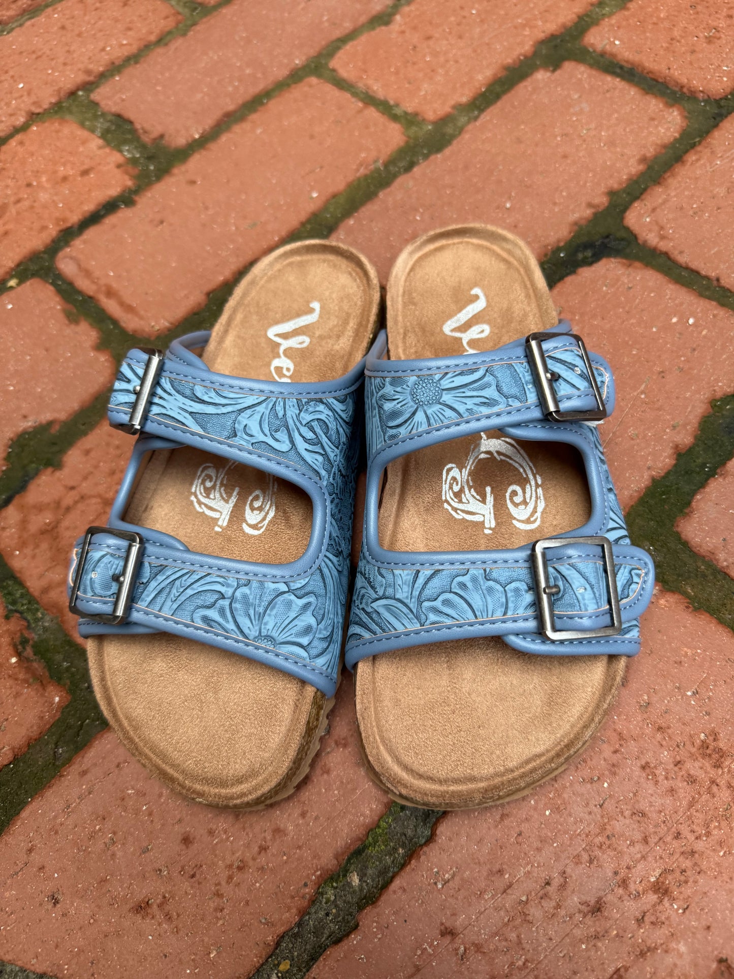 Berry Sandal in Navy