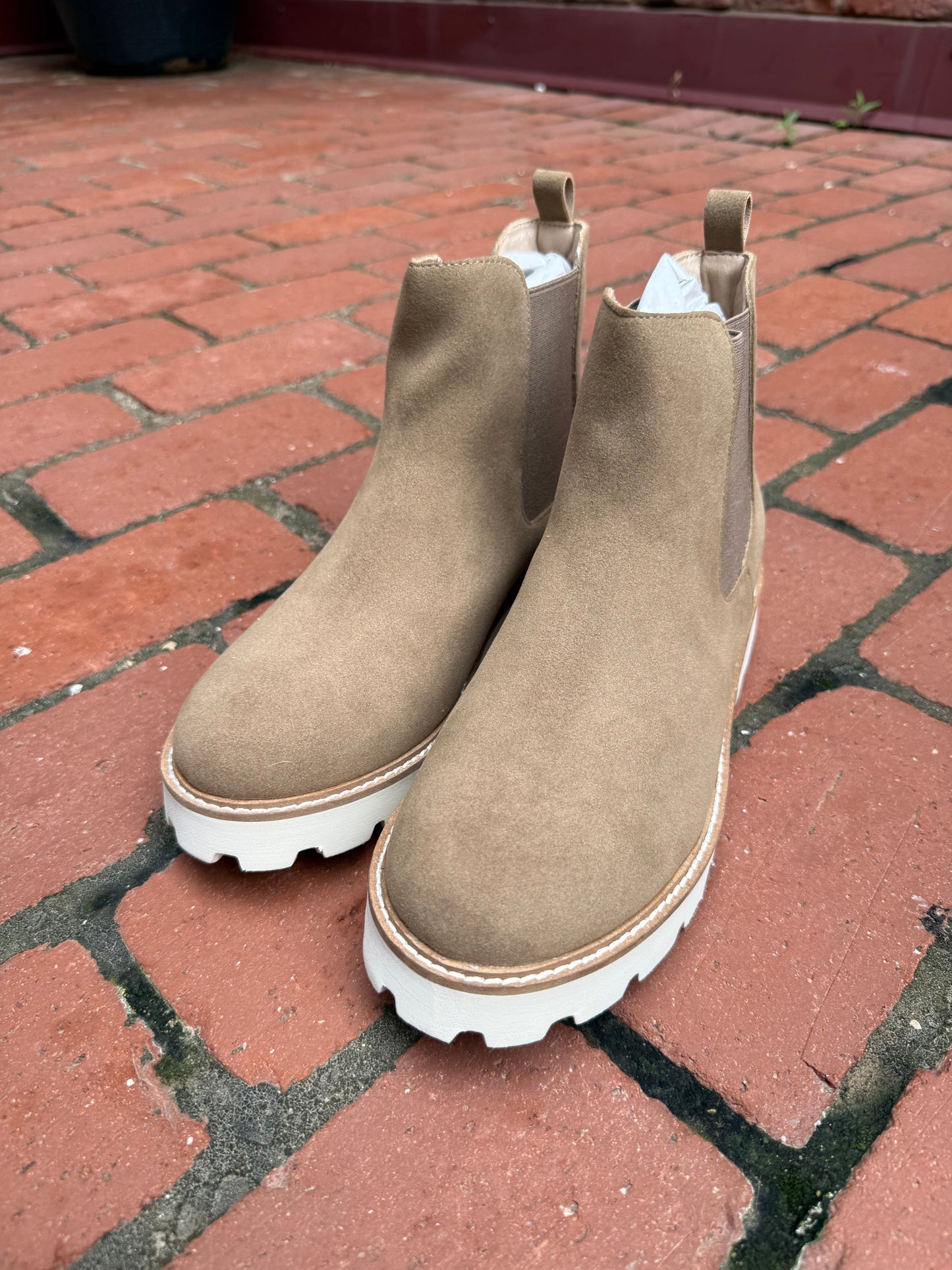 The Gianna Khaki Chunky Sole Chelsea Fall Boot