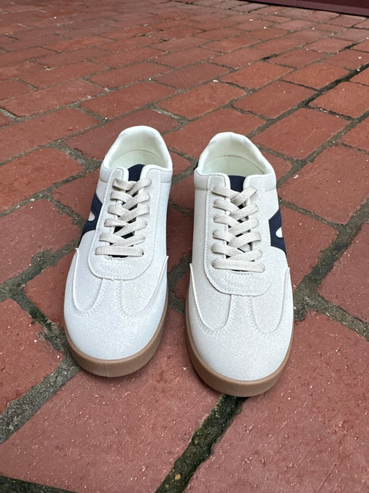 Retro Sneakers in Tan and Navy