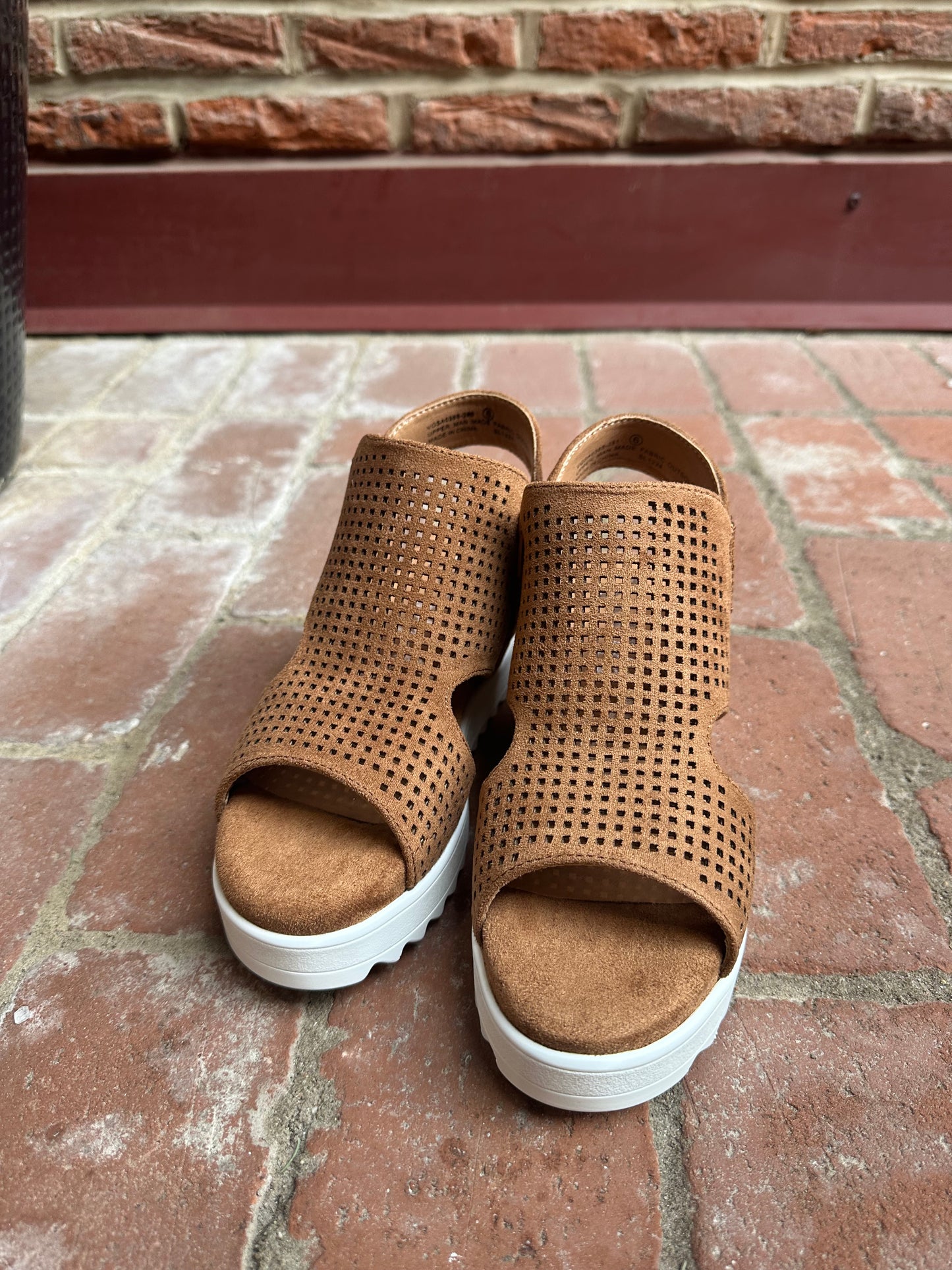 Amy Sandal Wedge in Tan