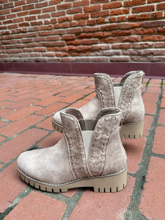 Aryana Bootie in Beige