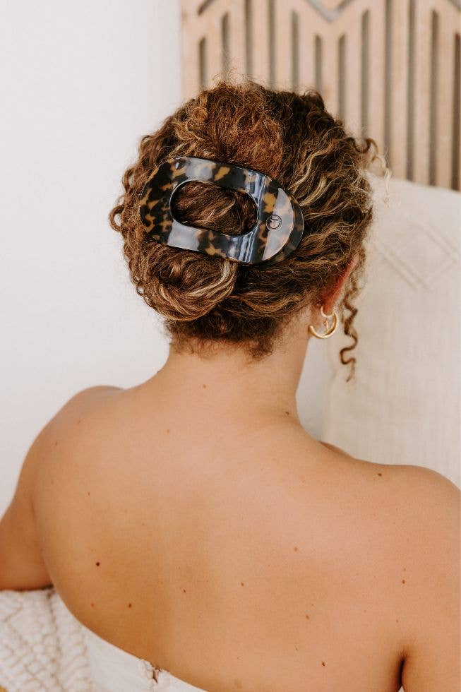 Round Flat Hair Clip Large in Tortoise