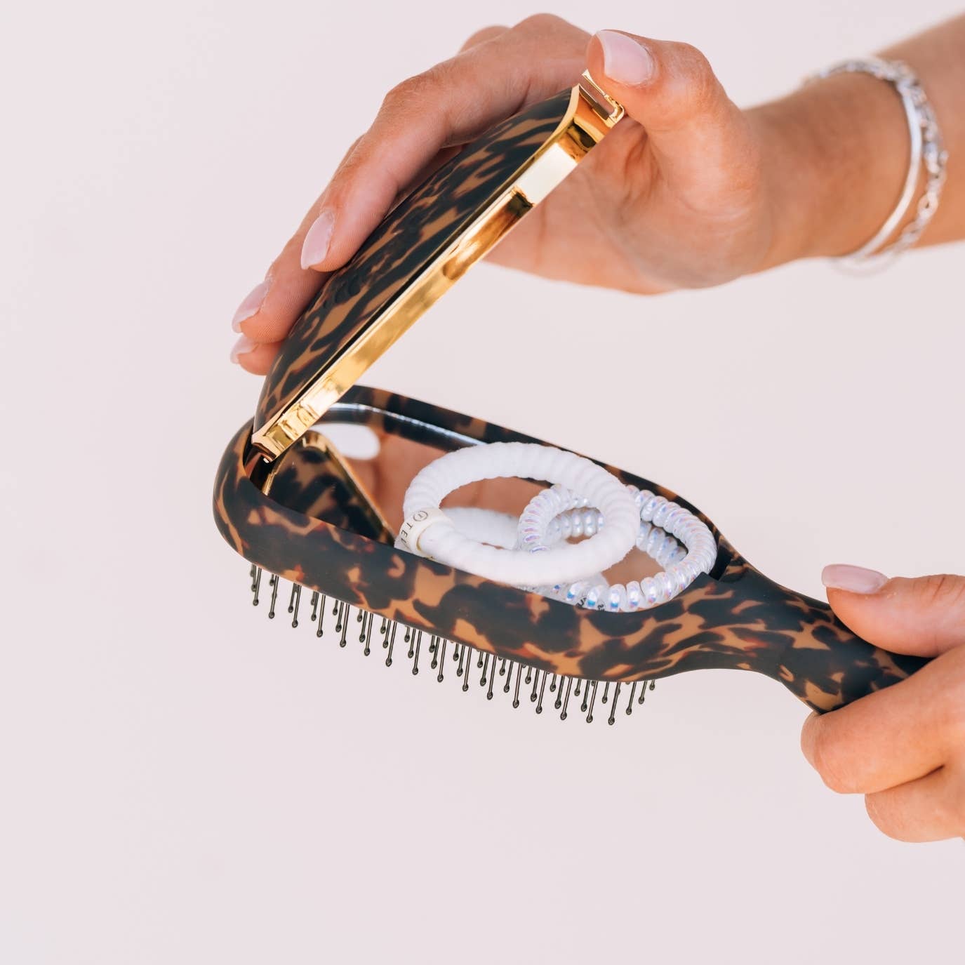 Detangler Hair Brush for Thick Hair in Tortoise