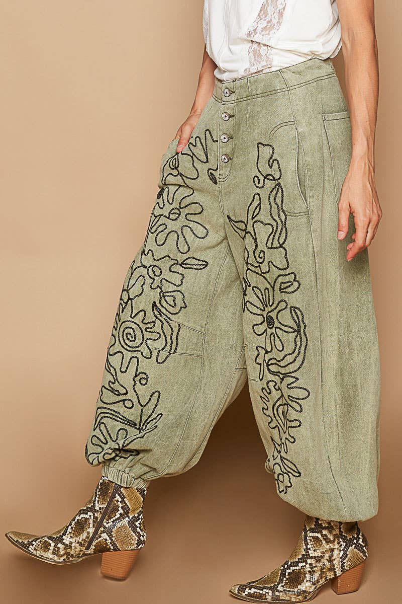 Kristina Floral Embroidered Joggers in Dried Apple