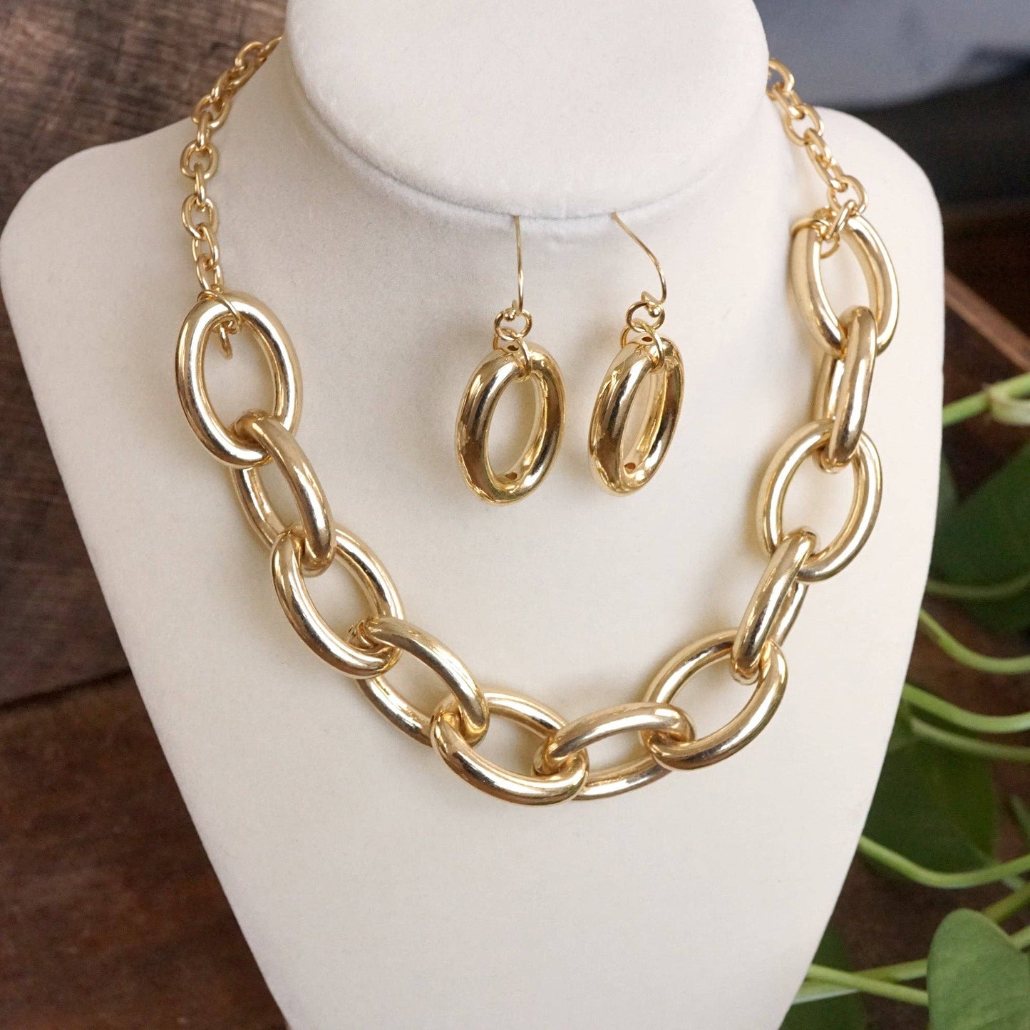 Chunky Chain Statement Necklace in Gold